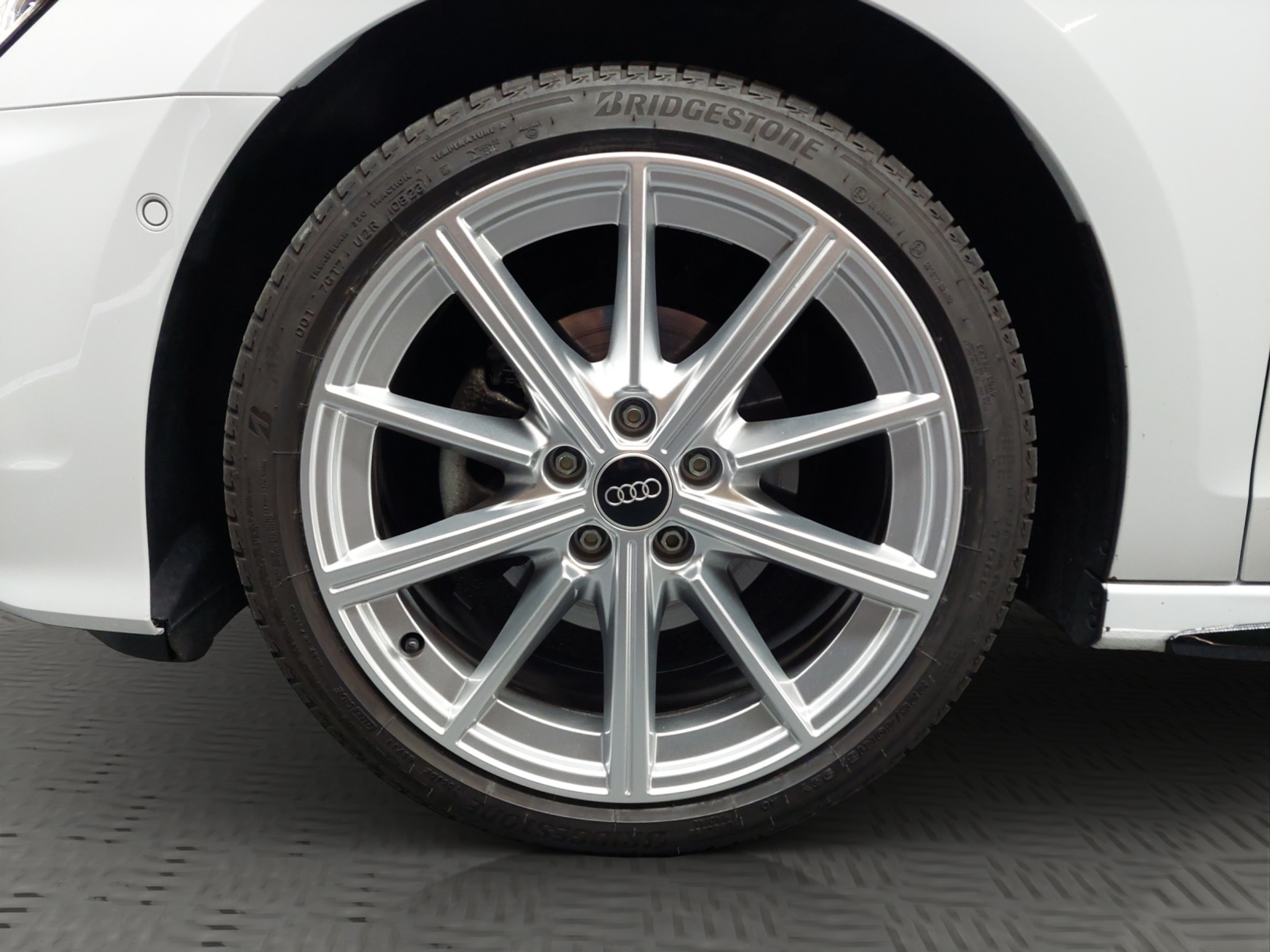 listing desktop thumbnail image 11