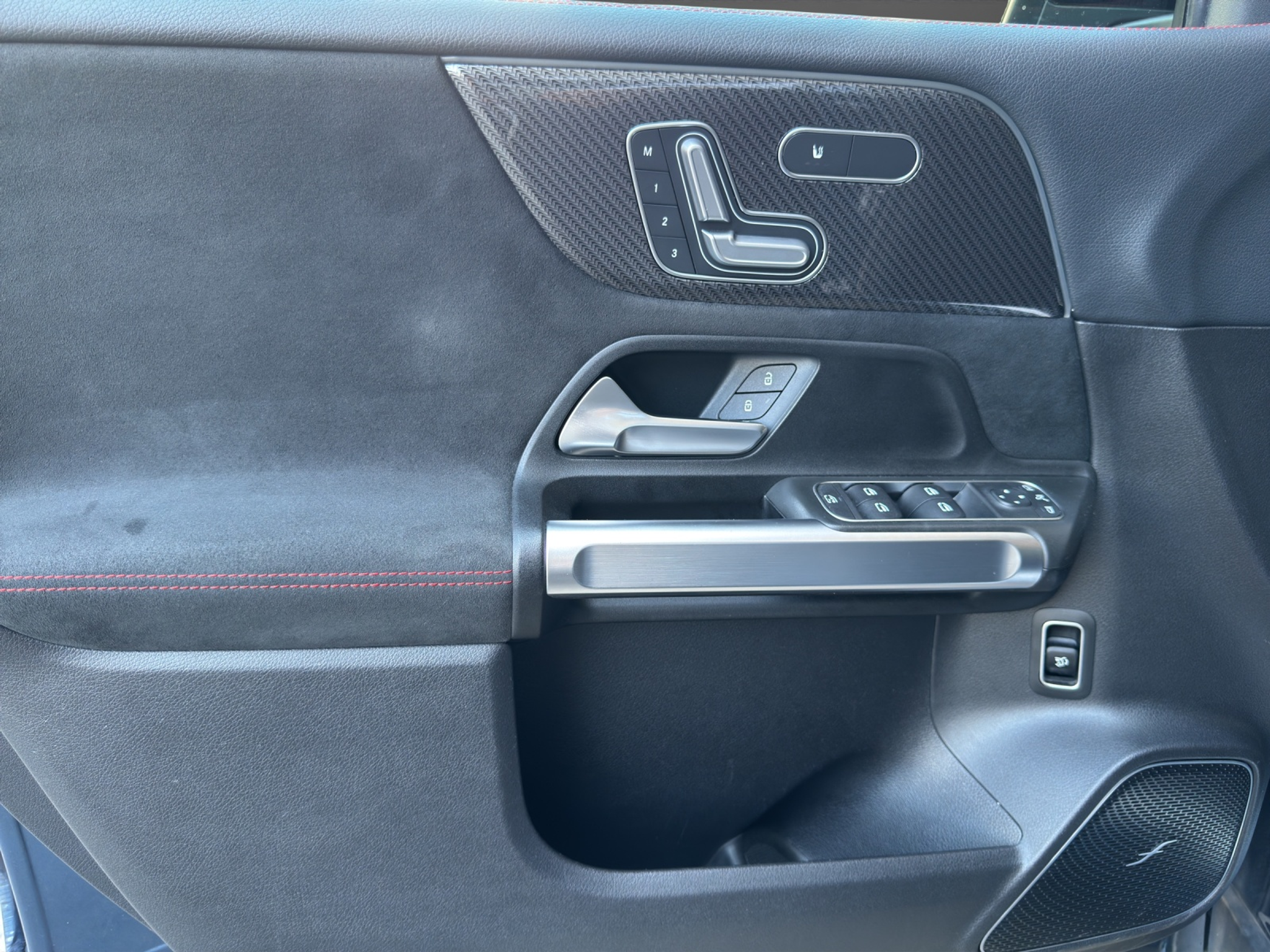 listing desktop thumbnail image 12