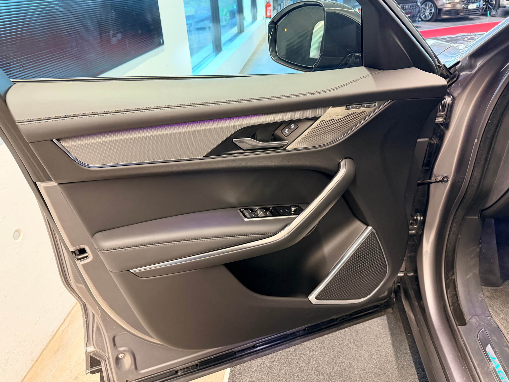 listing desktop thumbnail image 10