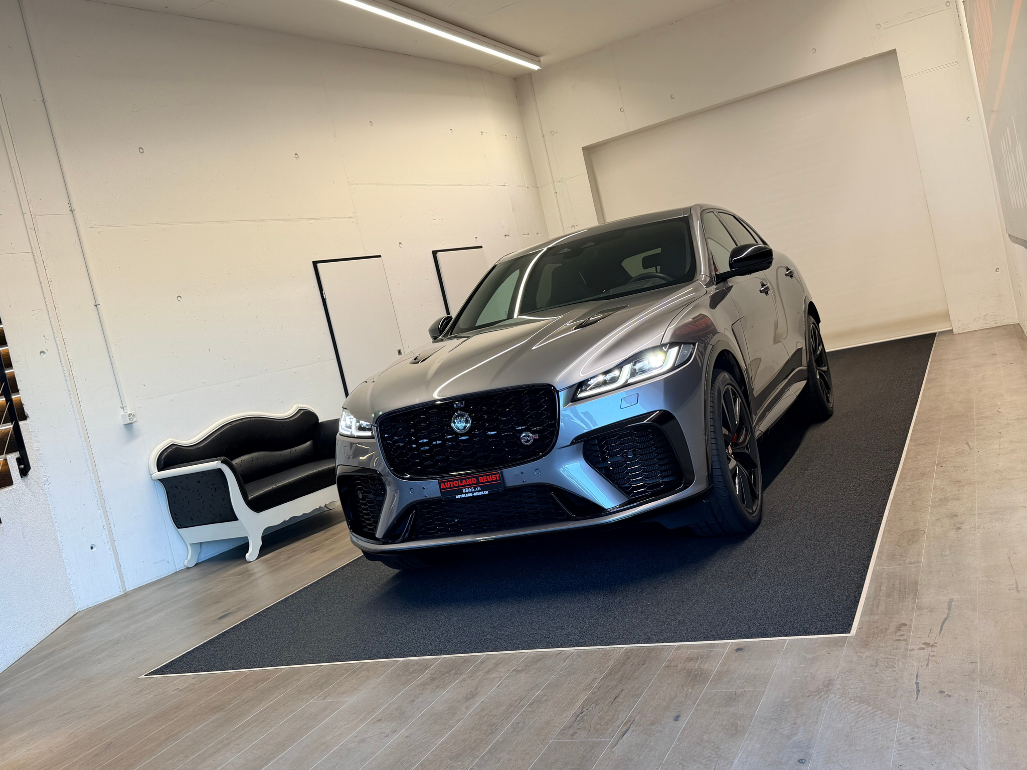 listing desktop thumbnail image 2