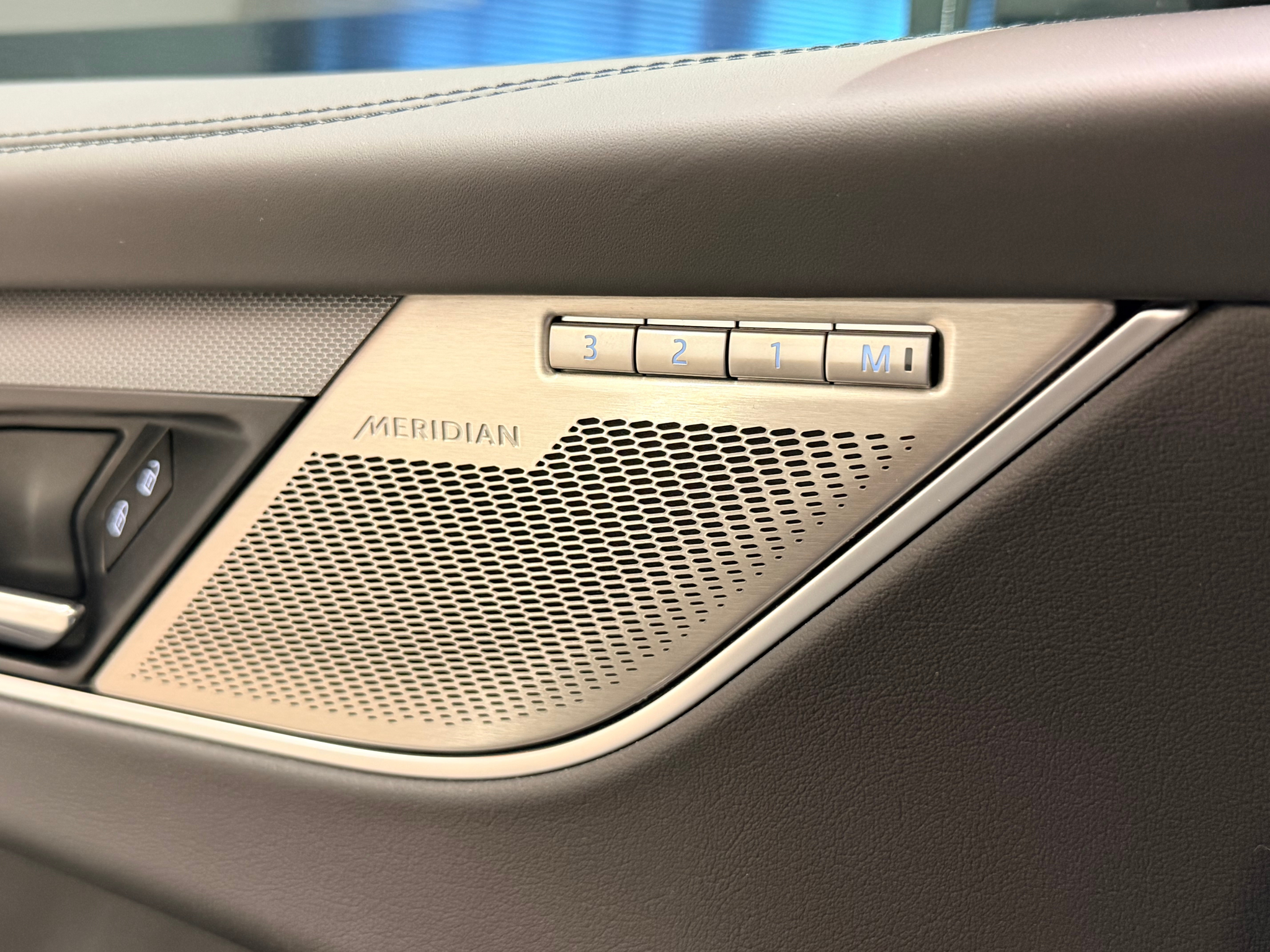 listing desktop thumbnail image 31