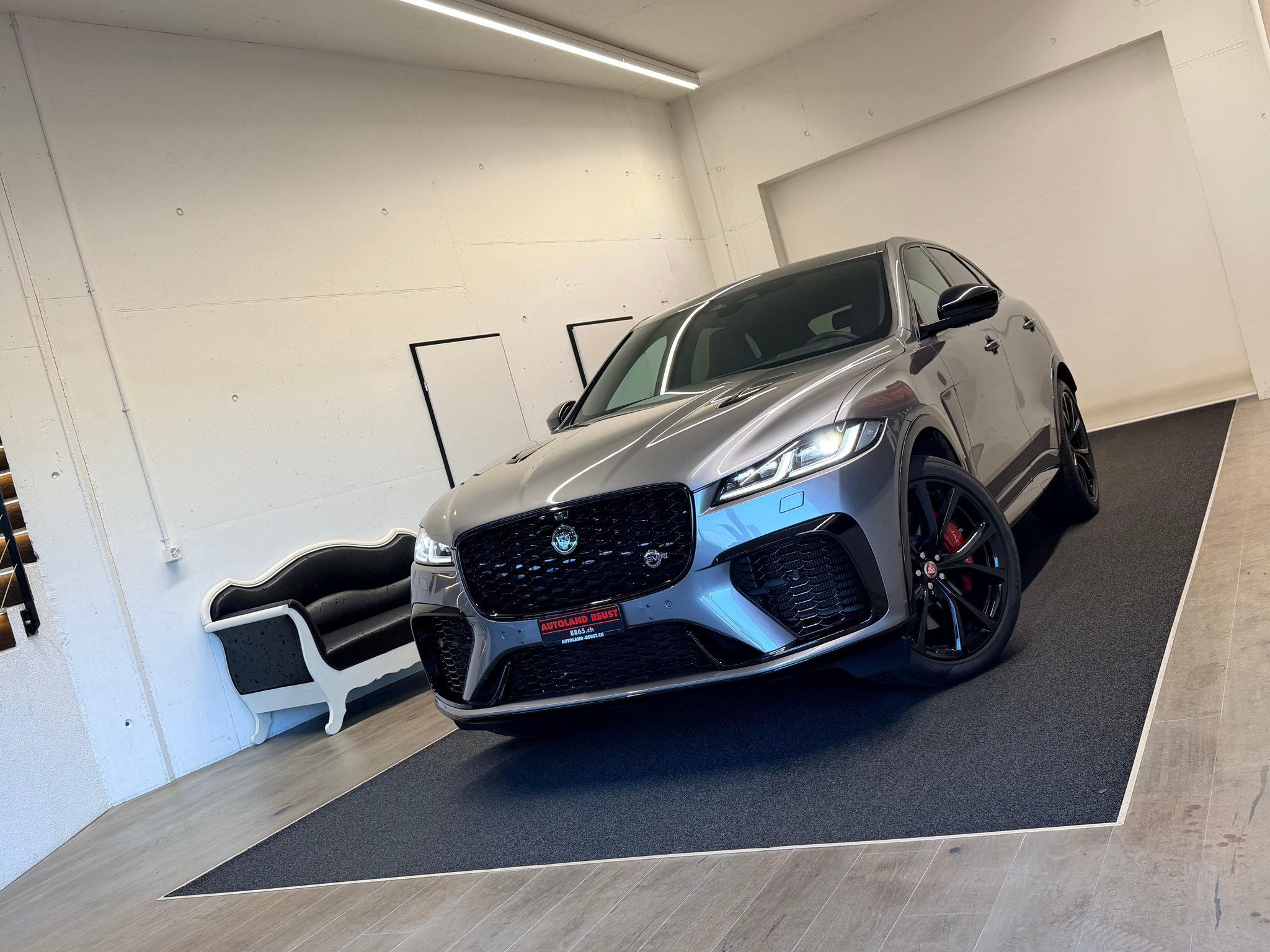 listing desktop thumbnail image 3