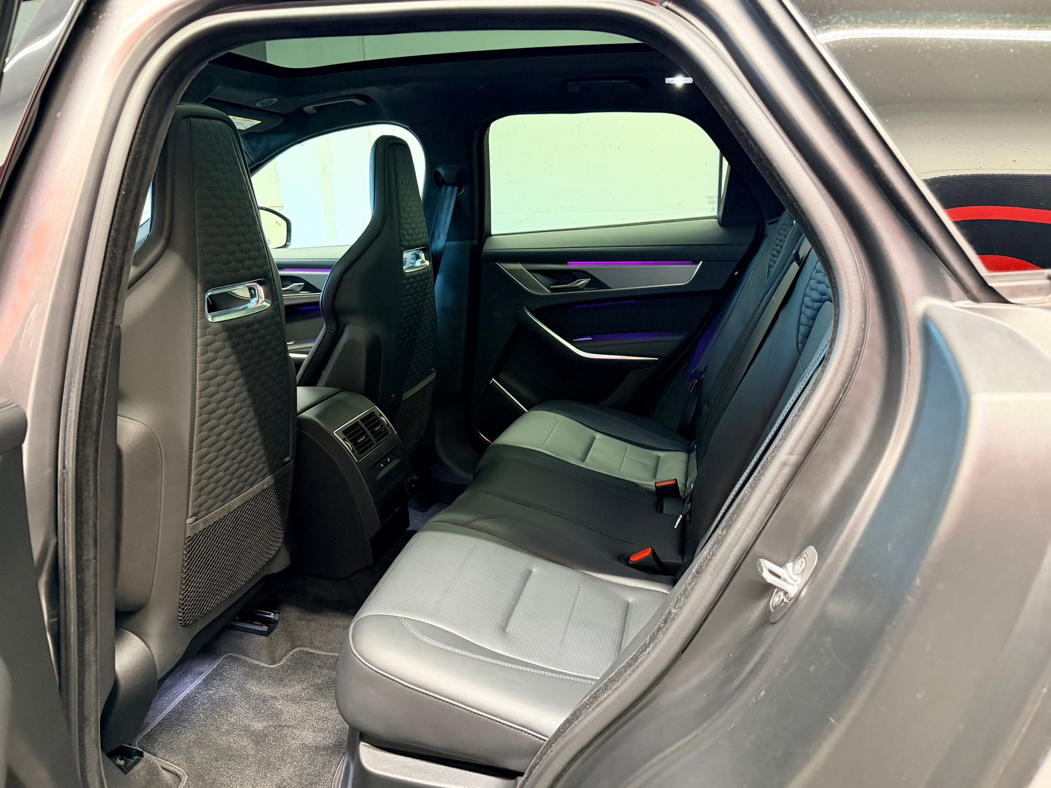 listing desktop thumbnail image 14