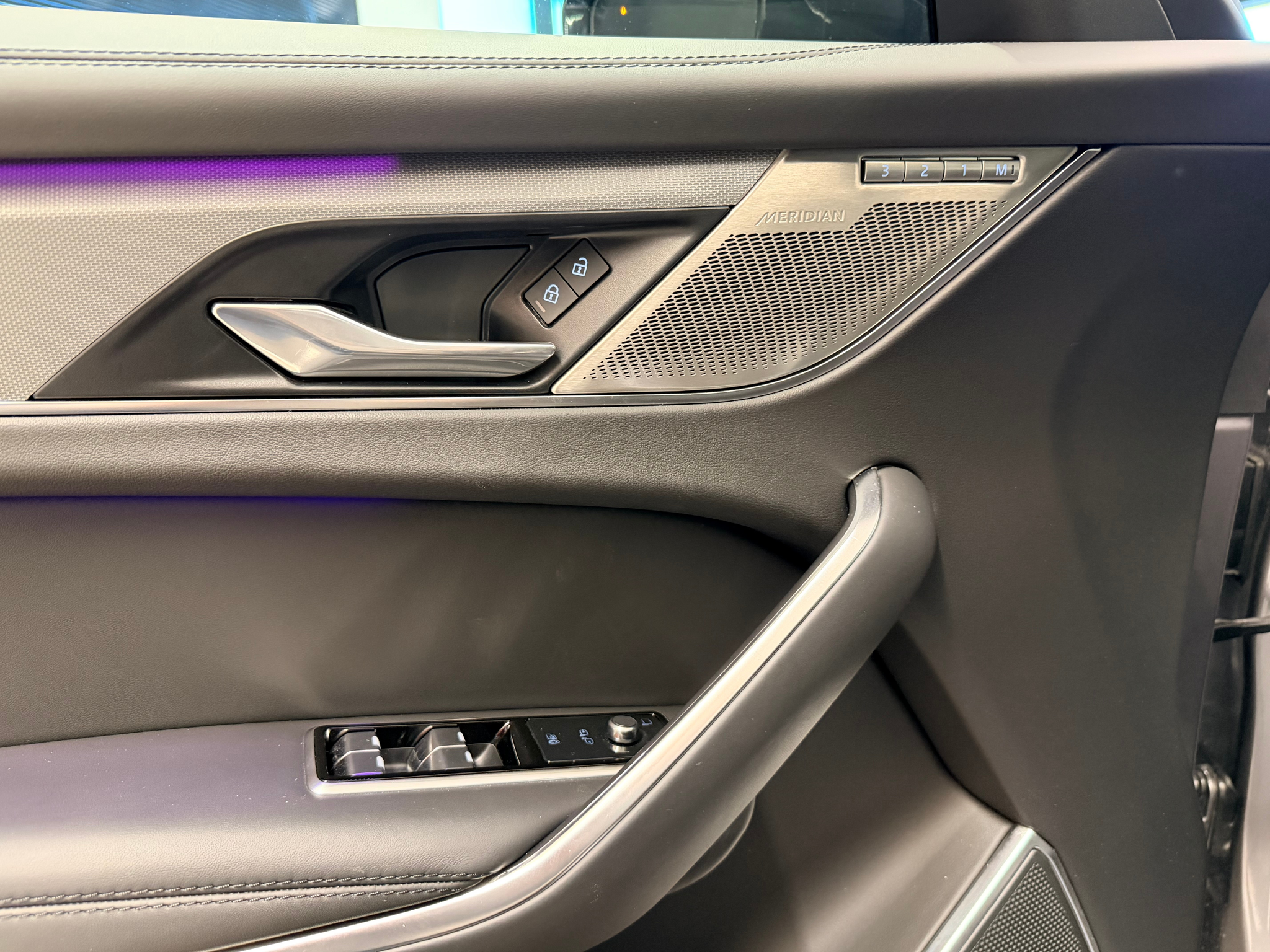 listing desktop thumbnail image 11