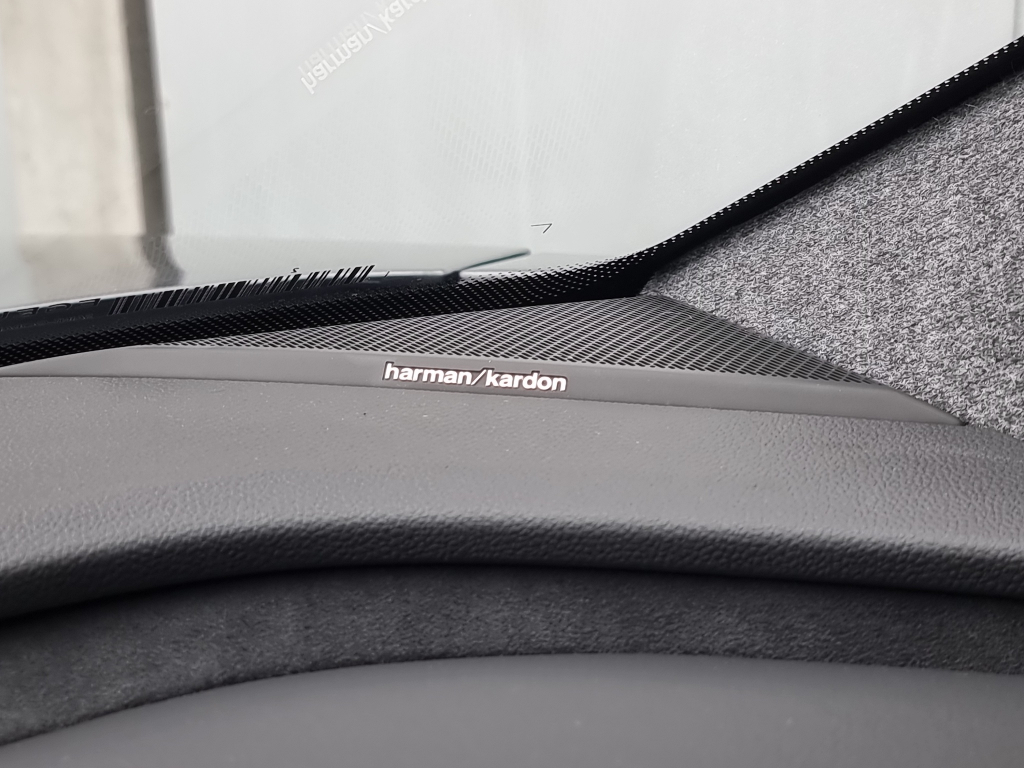 listing desktop thumbnail image 9