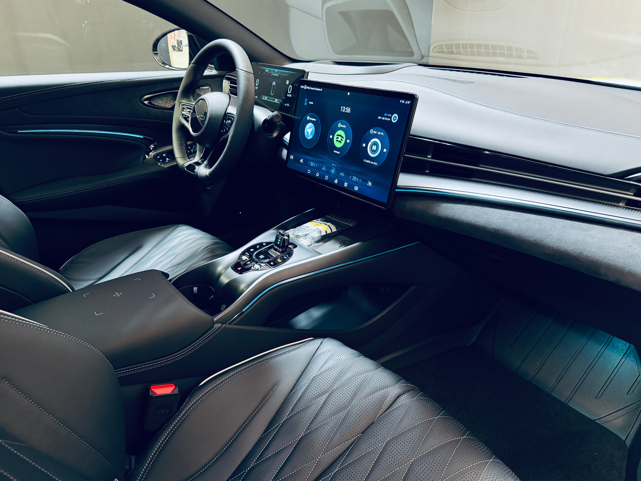 listing desktop thumbnail image 3