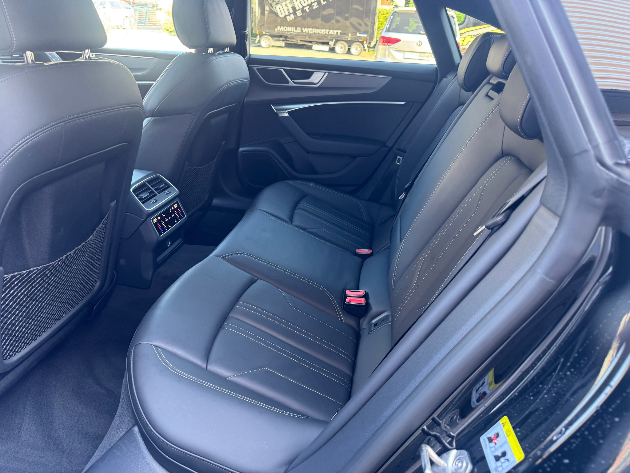 listing desktop thumbnail image 9