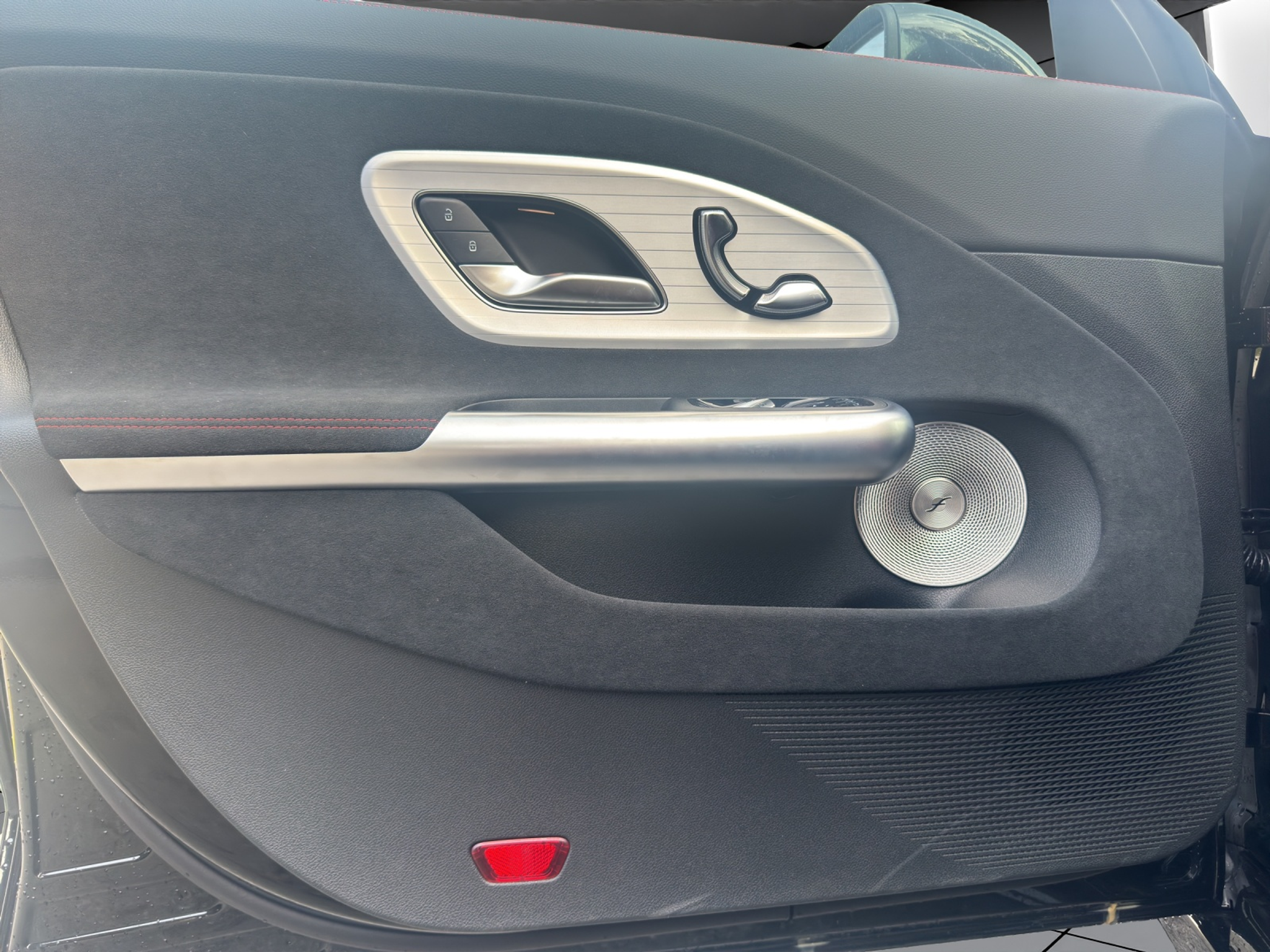 listing desktop thumbnail image 5