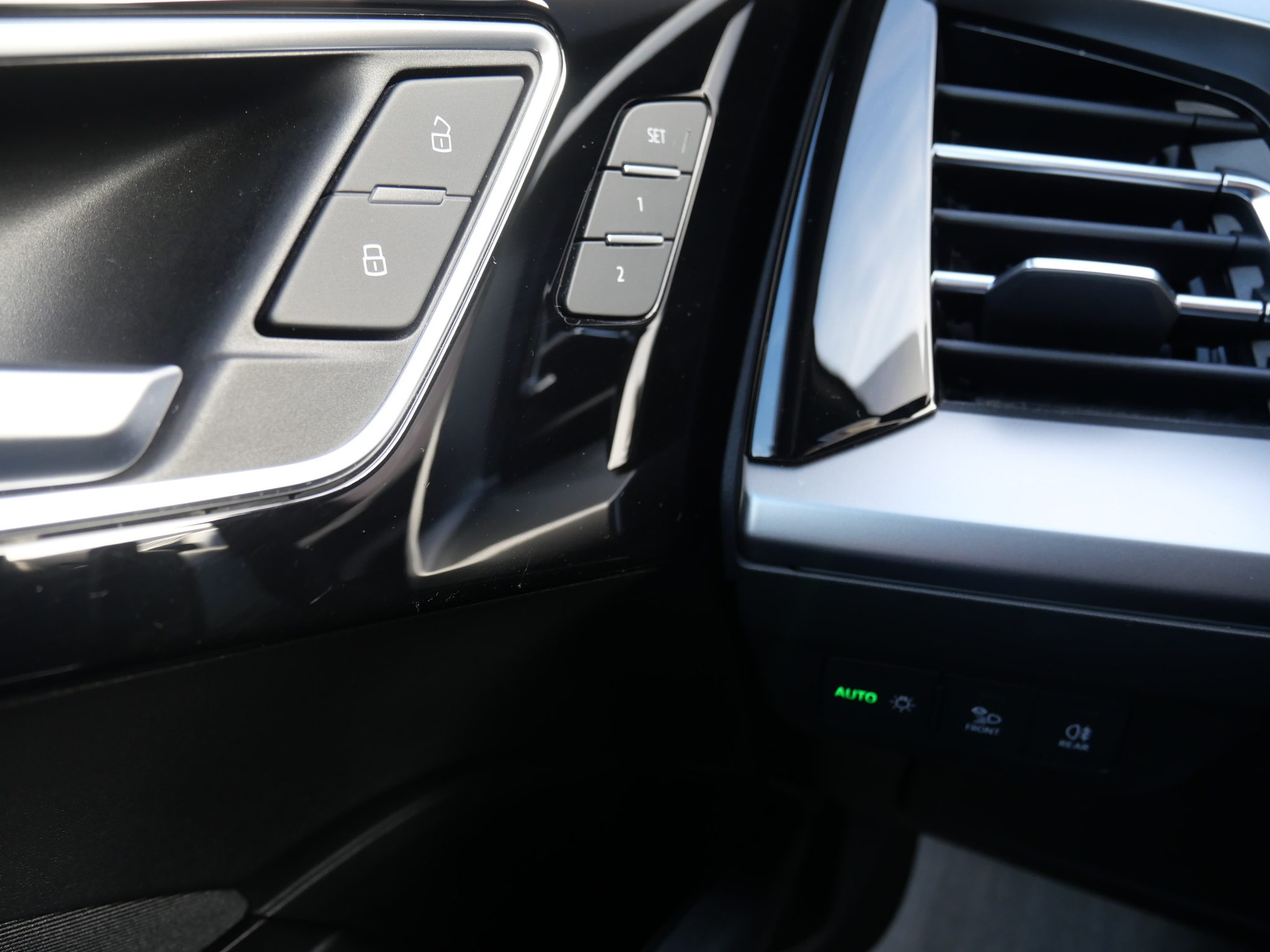 listing desktop thumbnail image 13