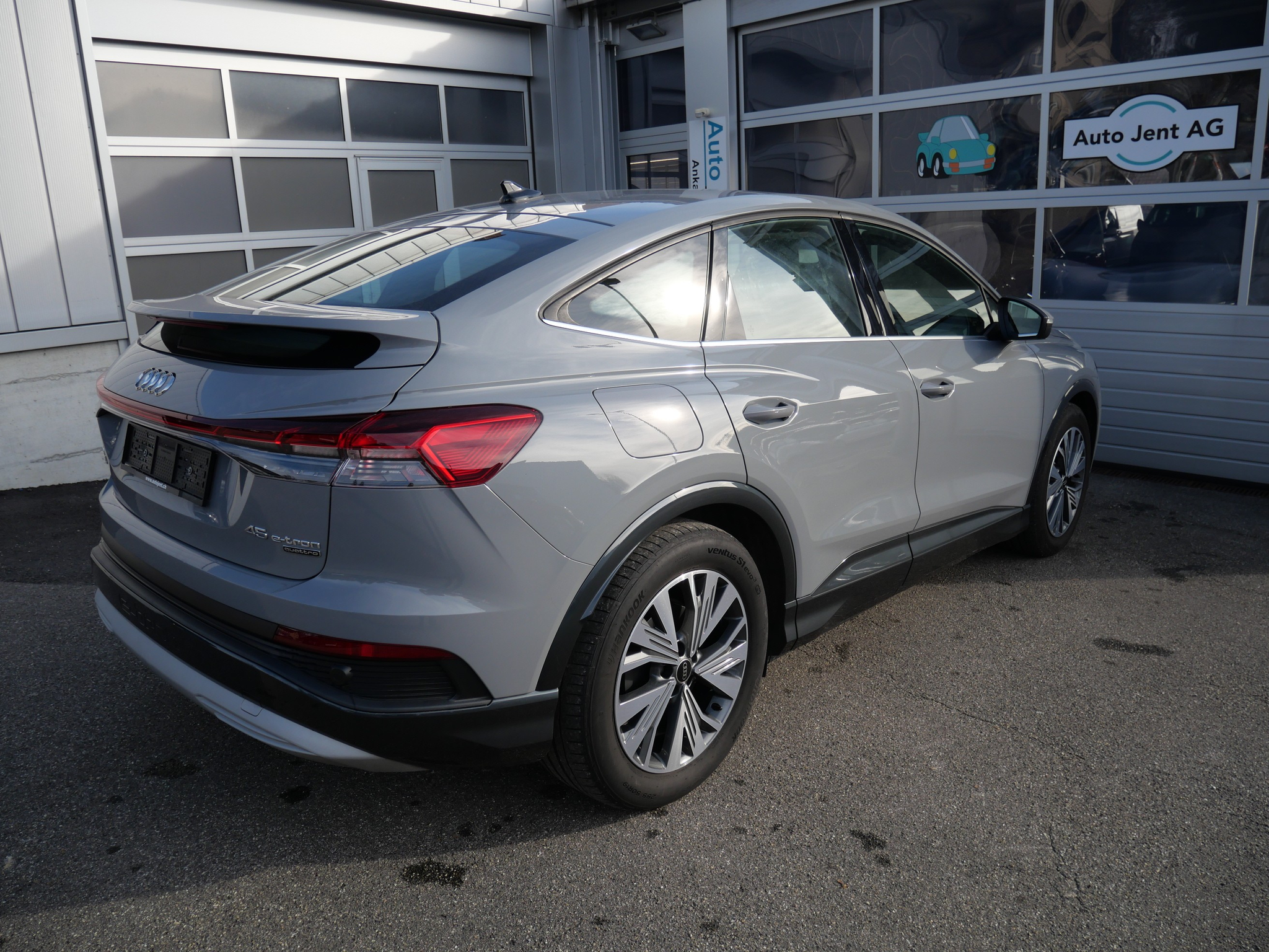 listing desktop thumbnail image 3