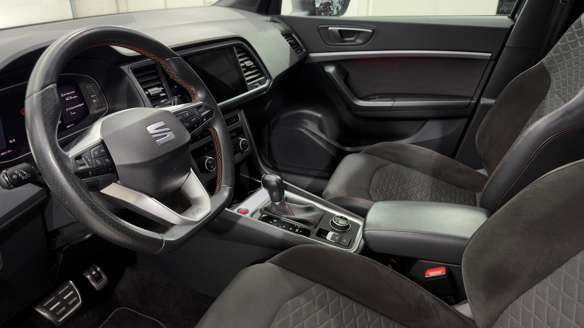 listing desktop thumbnail image 3