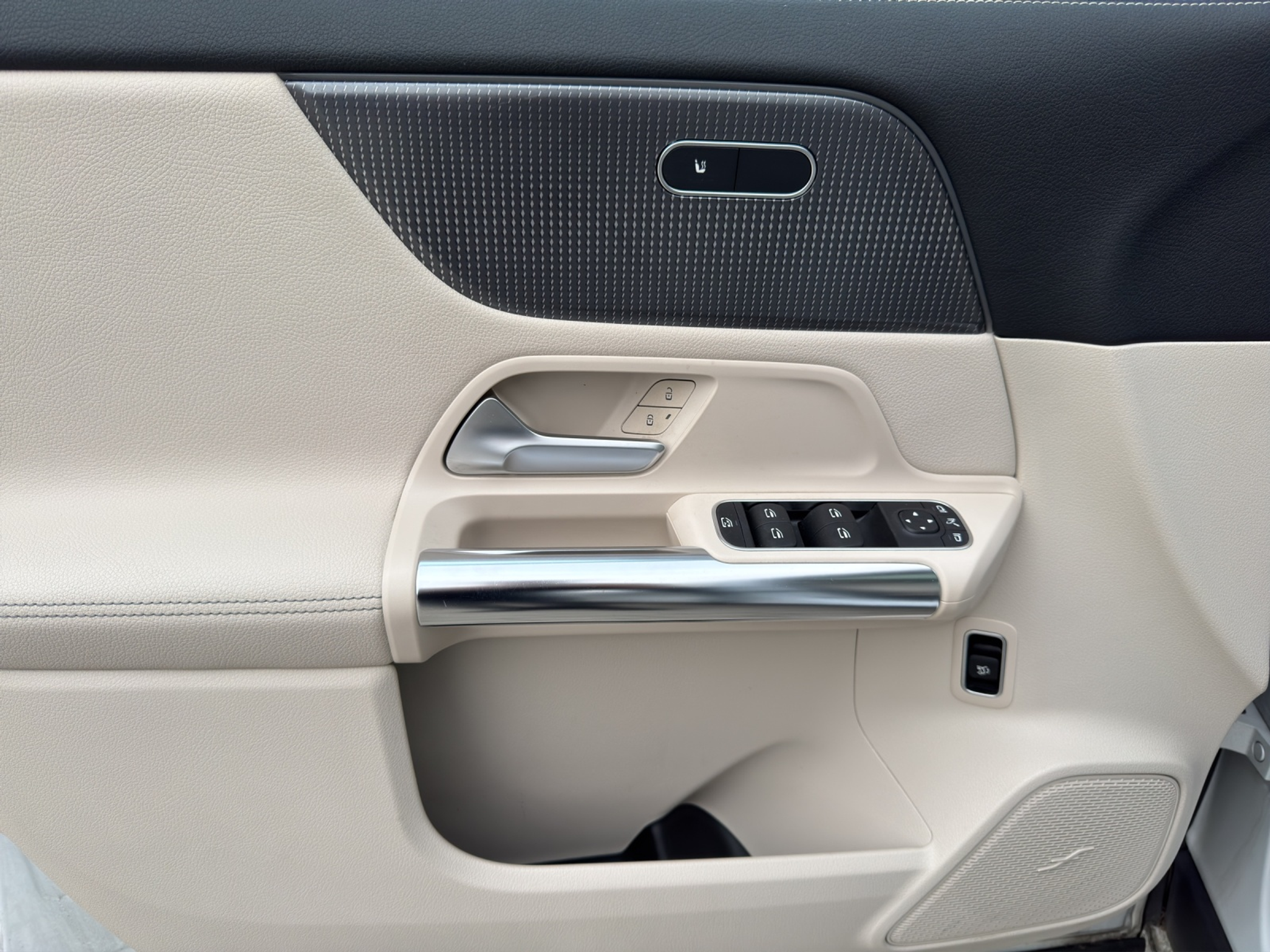 listing desktop thumbnail image 12