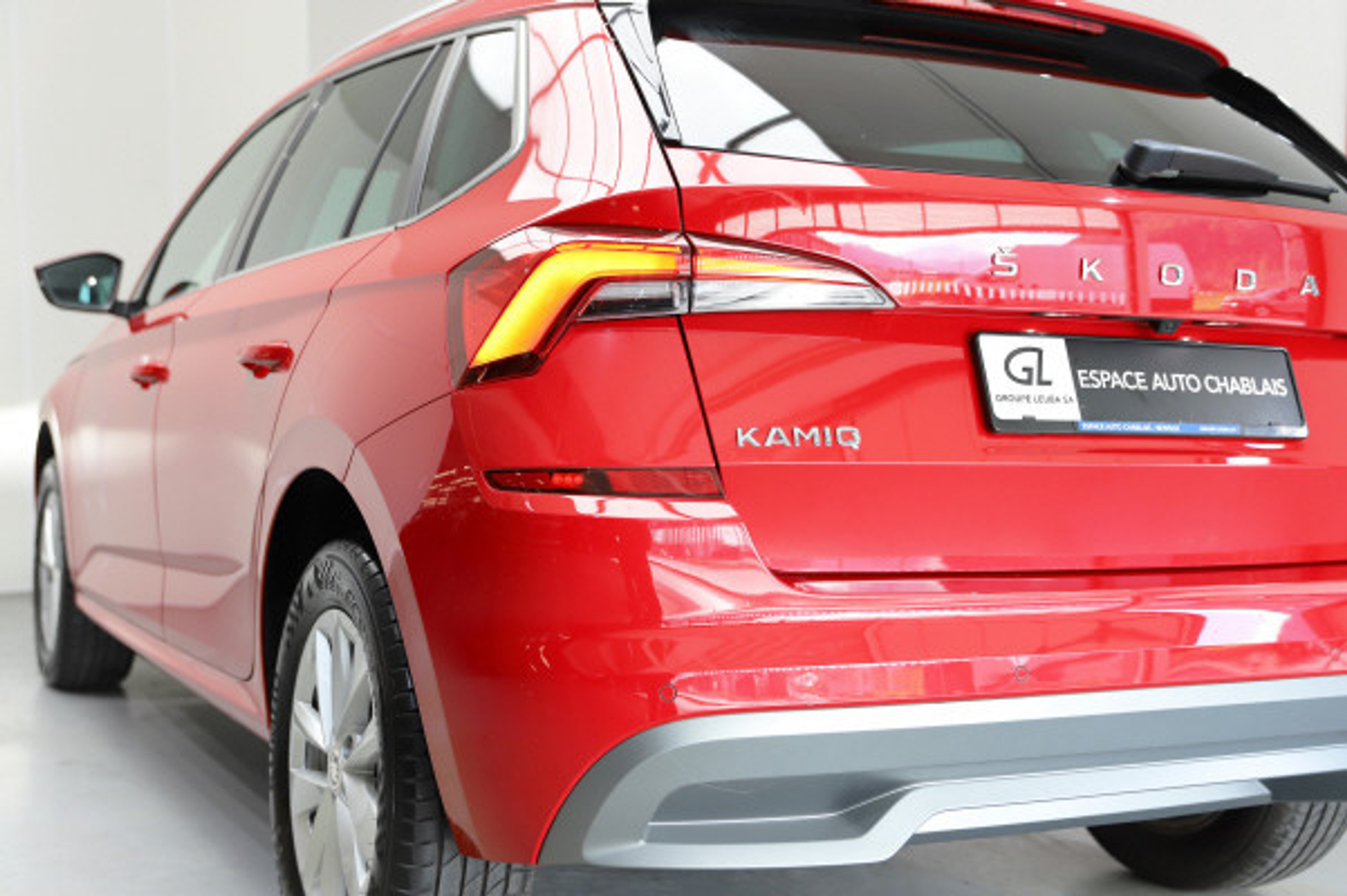 listing desktop thumbnail image 3