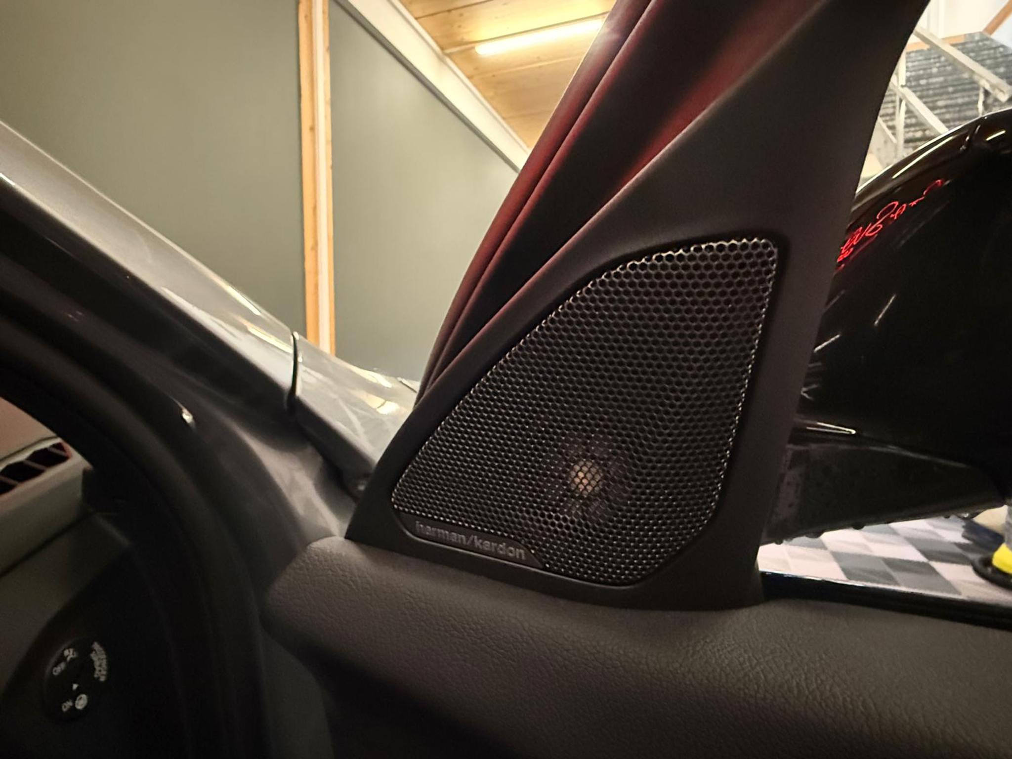 listing desktop thumbnail image 19