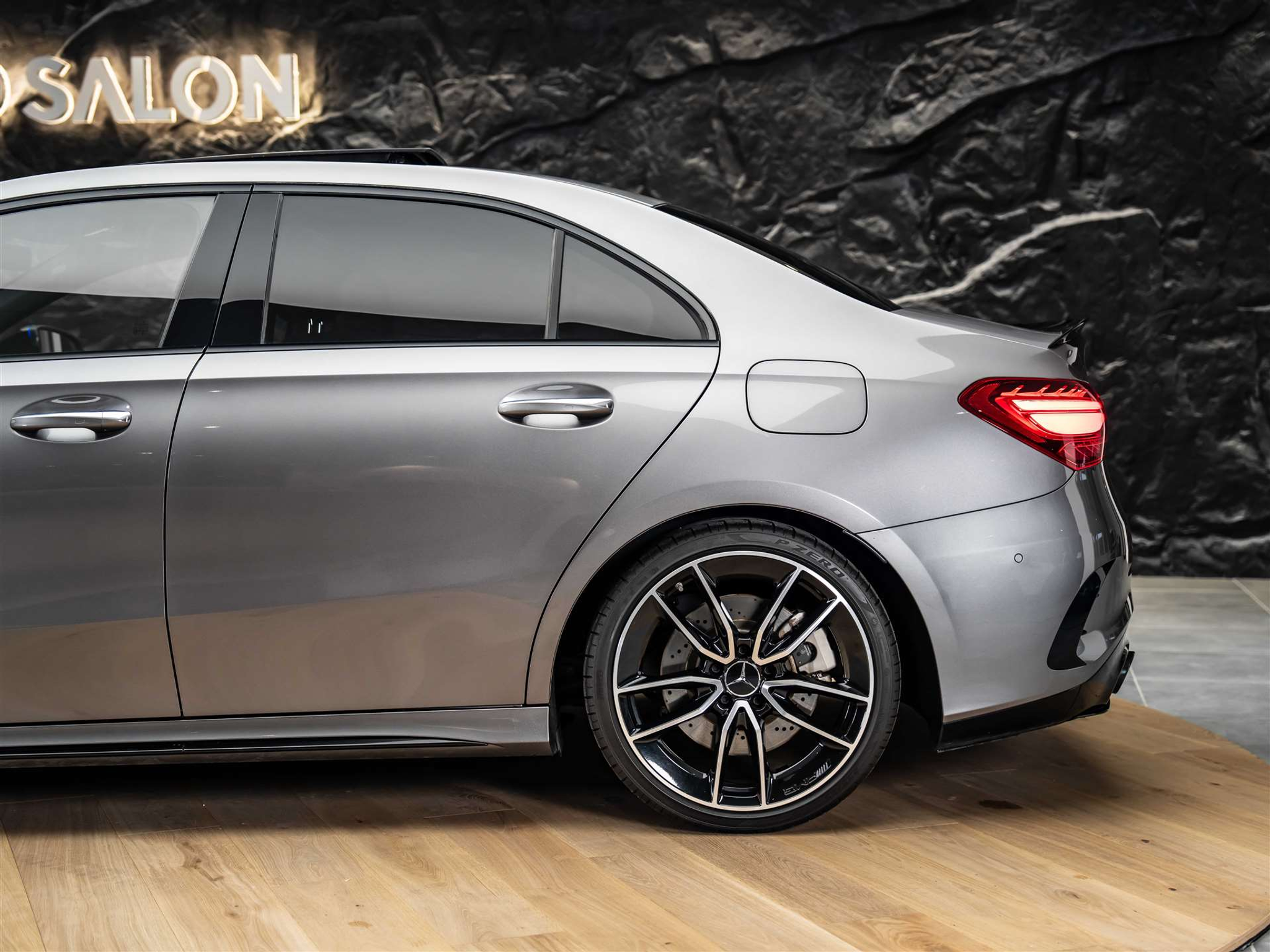 listing desktop thumbnail image 19