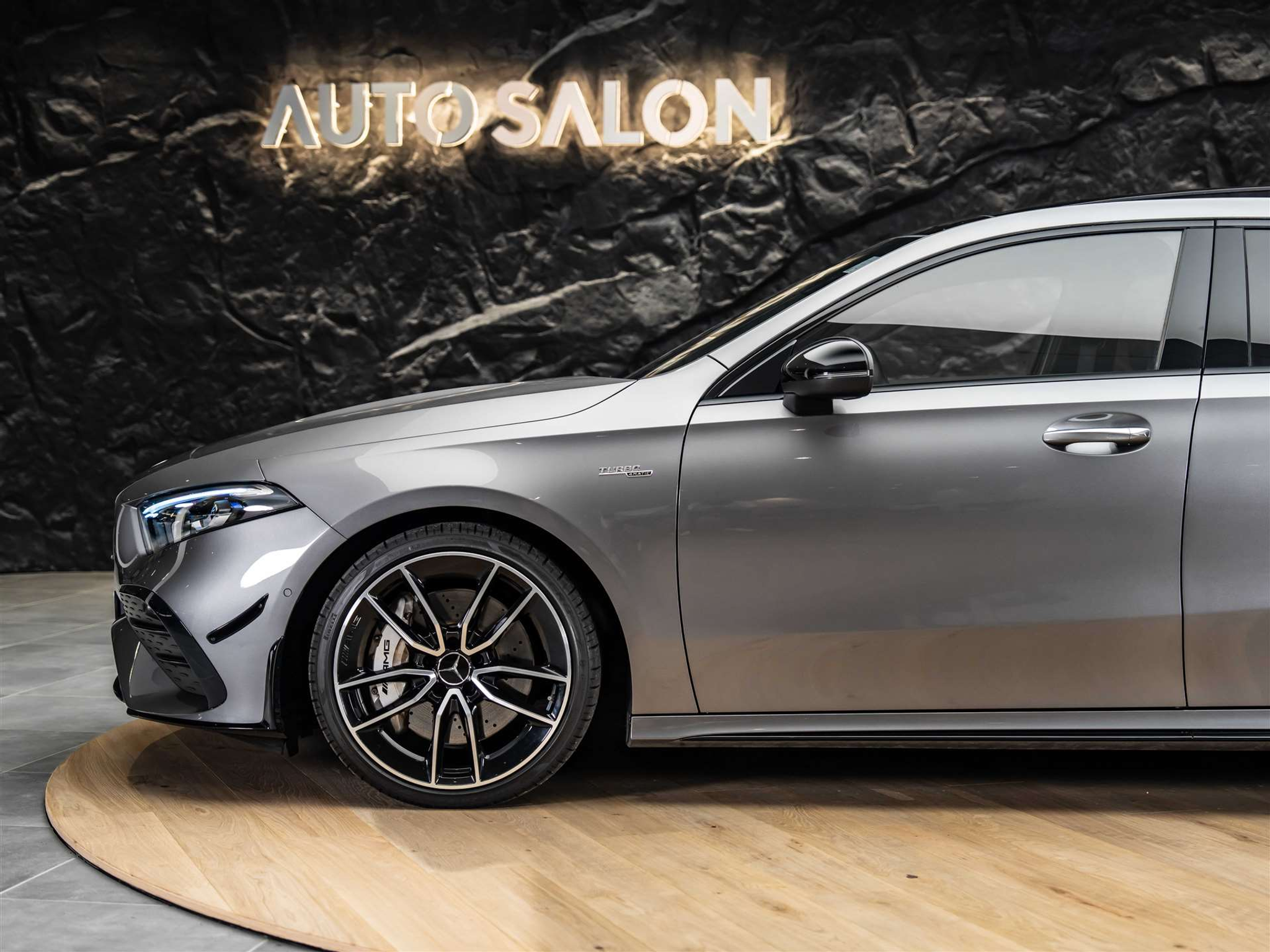 listing desktop thumbnail image 17