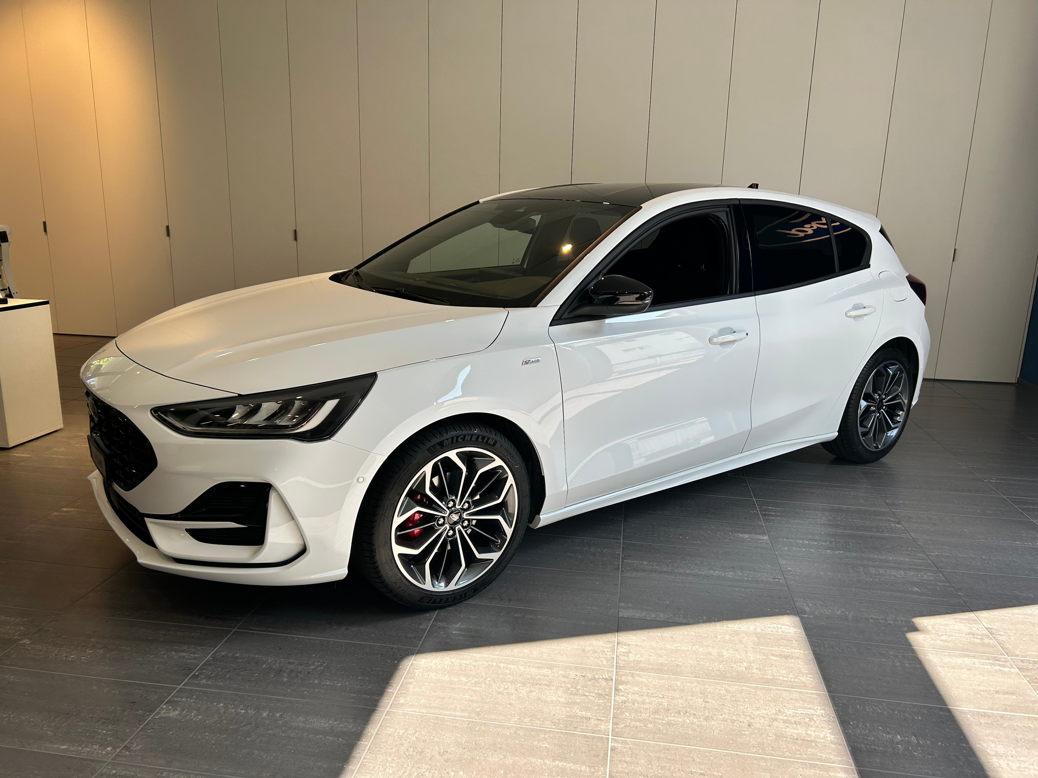 listing desktop thumbnail image 3