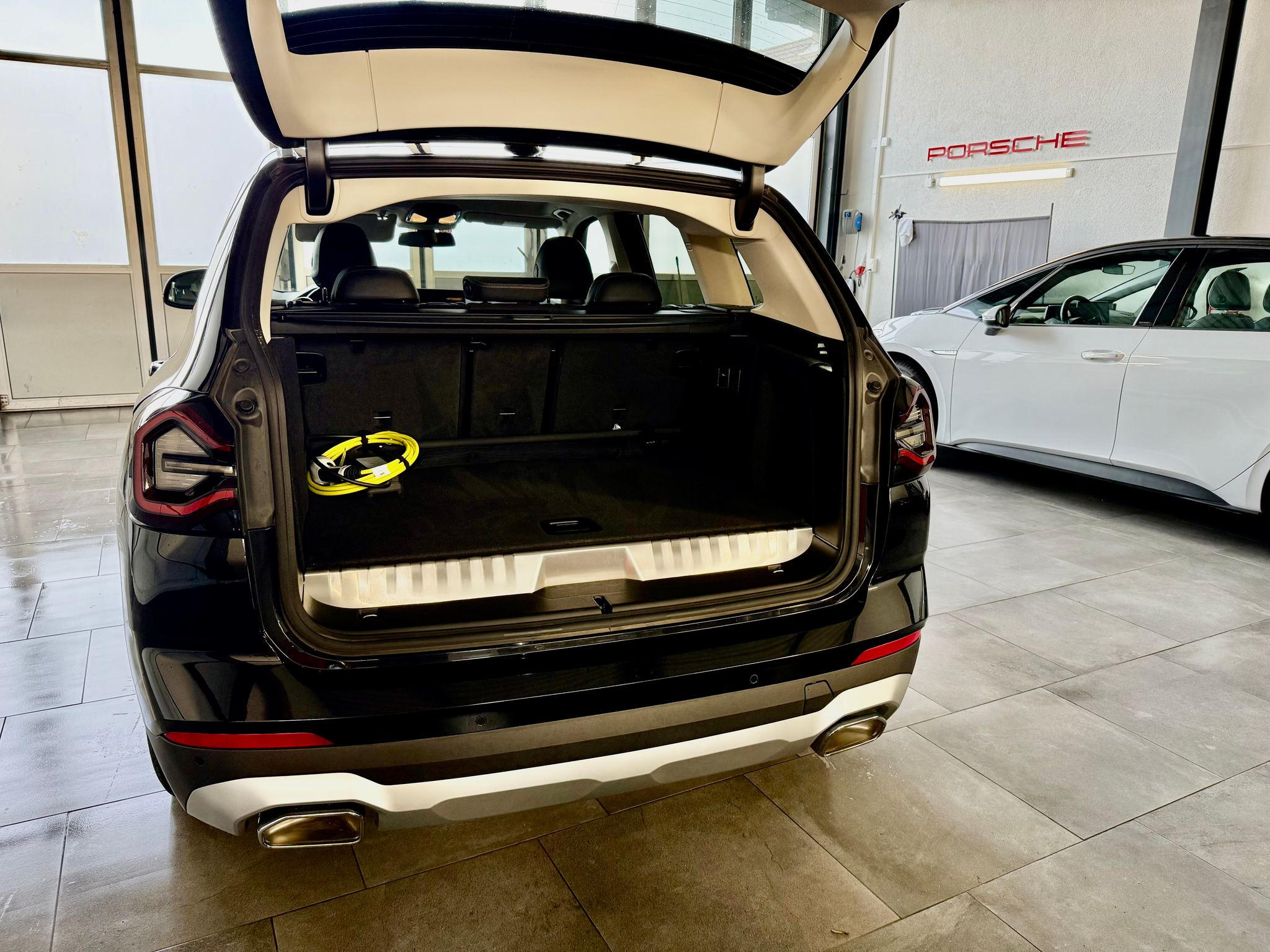 listing desktop thumbnail image 4