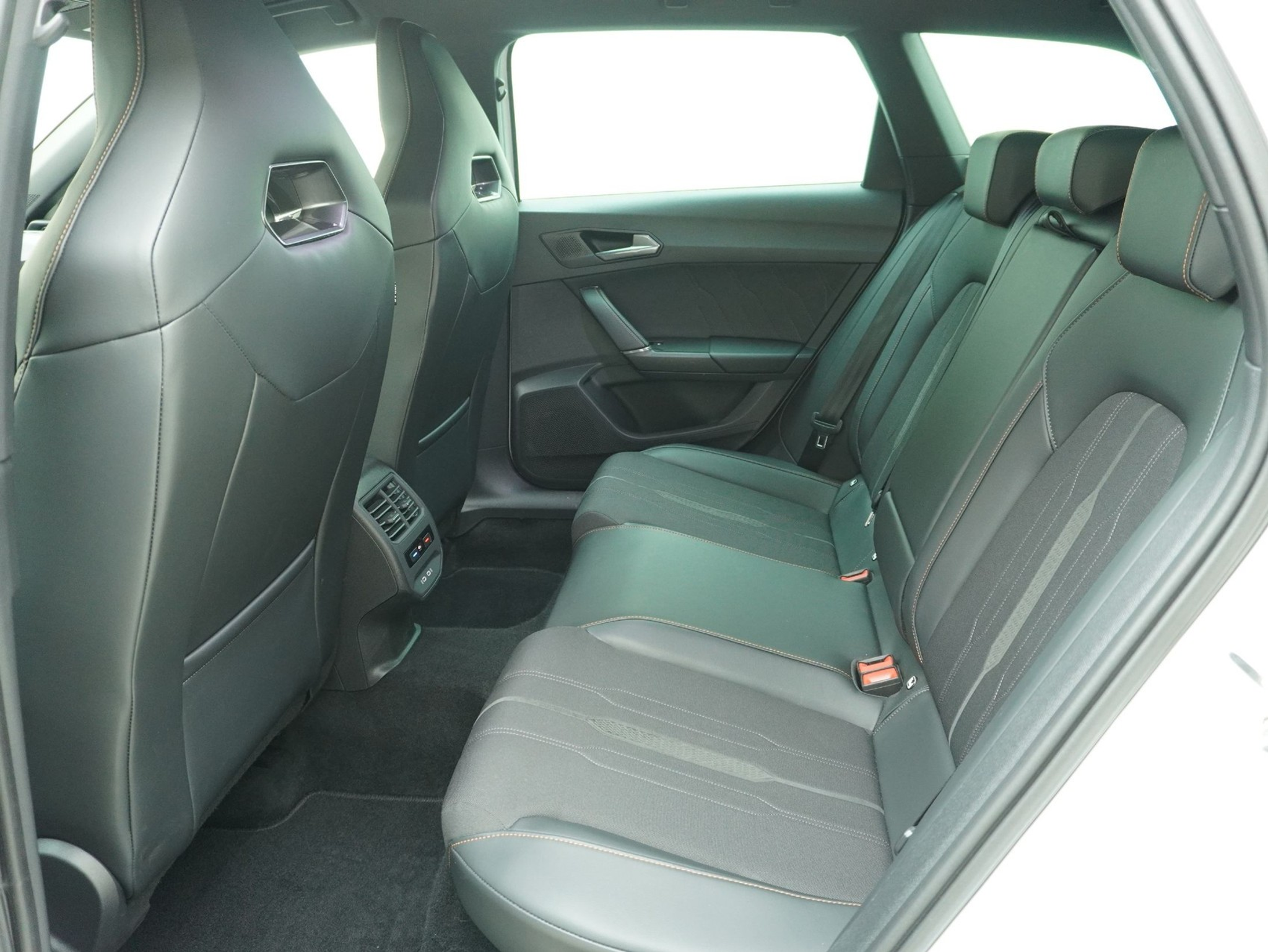 listing desktop thumbnail image 9