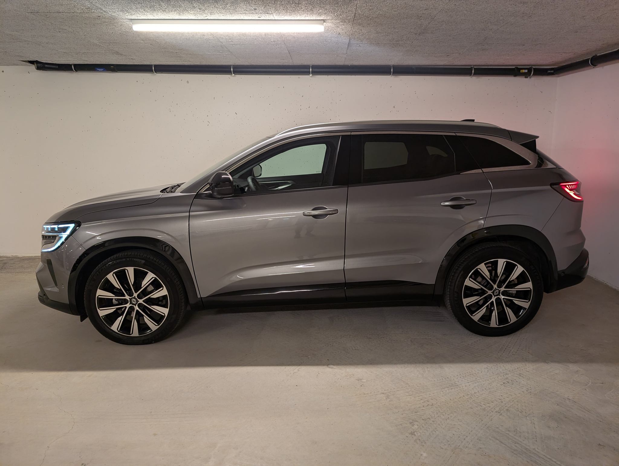 listing desktop thumbnail image 3