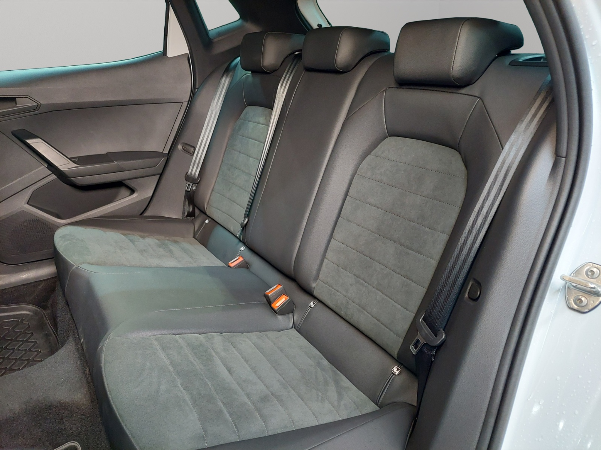 listing desktop thumbnail image 7