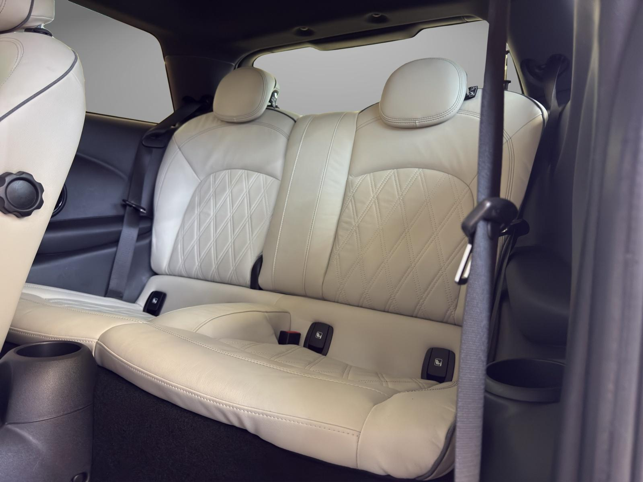 listing desktop thumbnail image 15