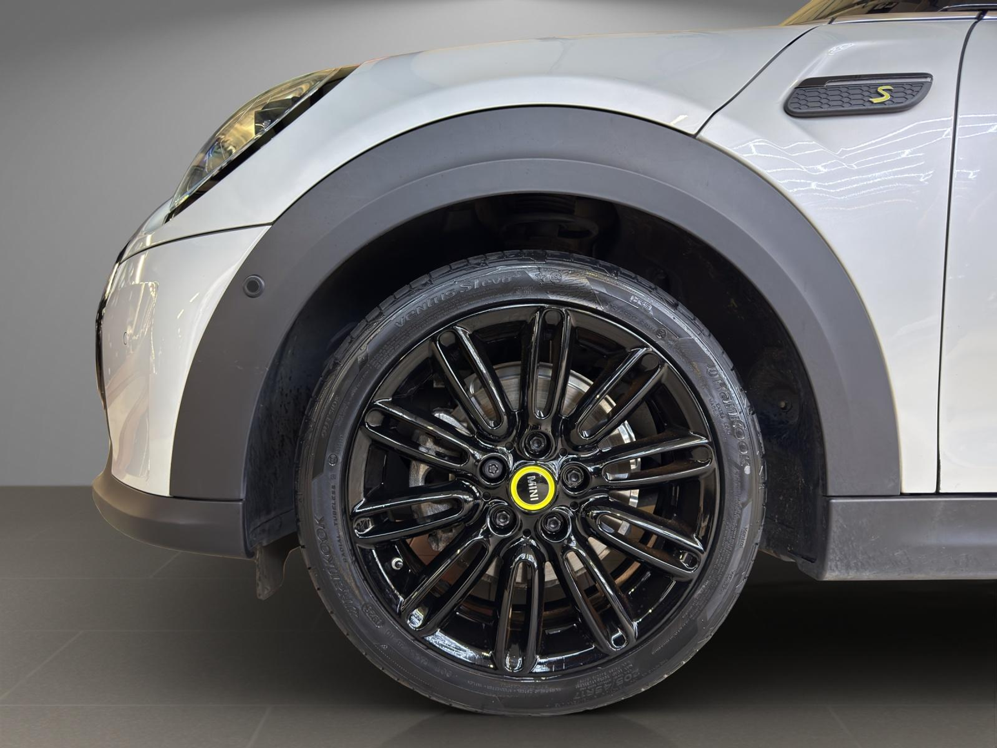 listing desktop thumbnail image 16