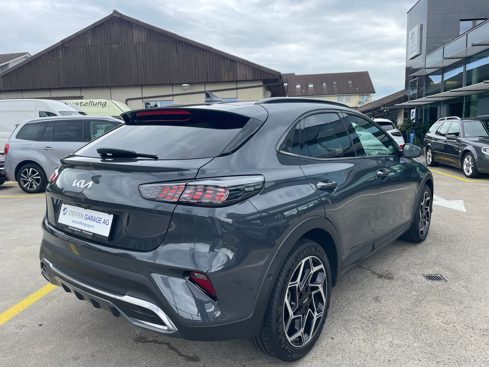 listing desktop thumbnail image 4