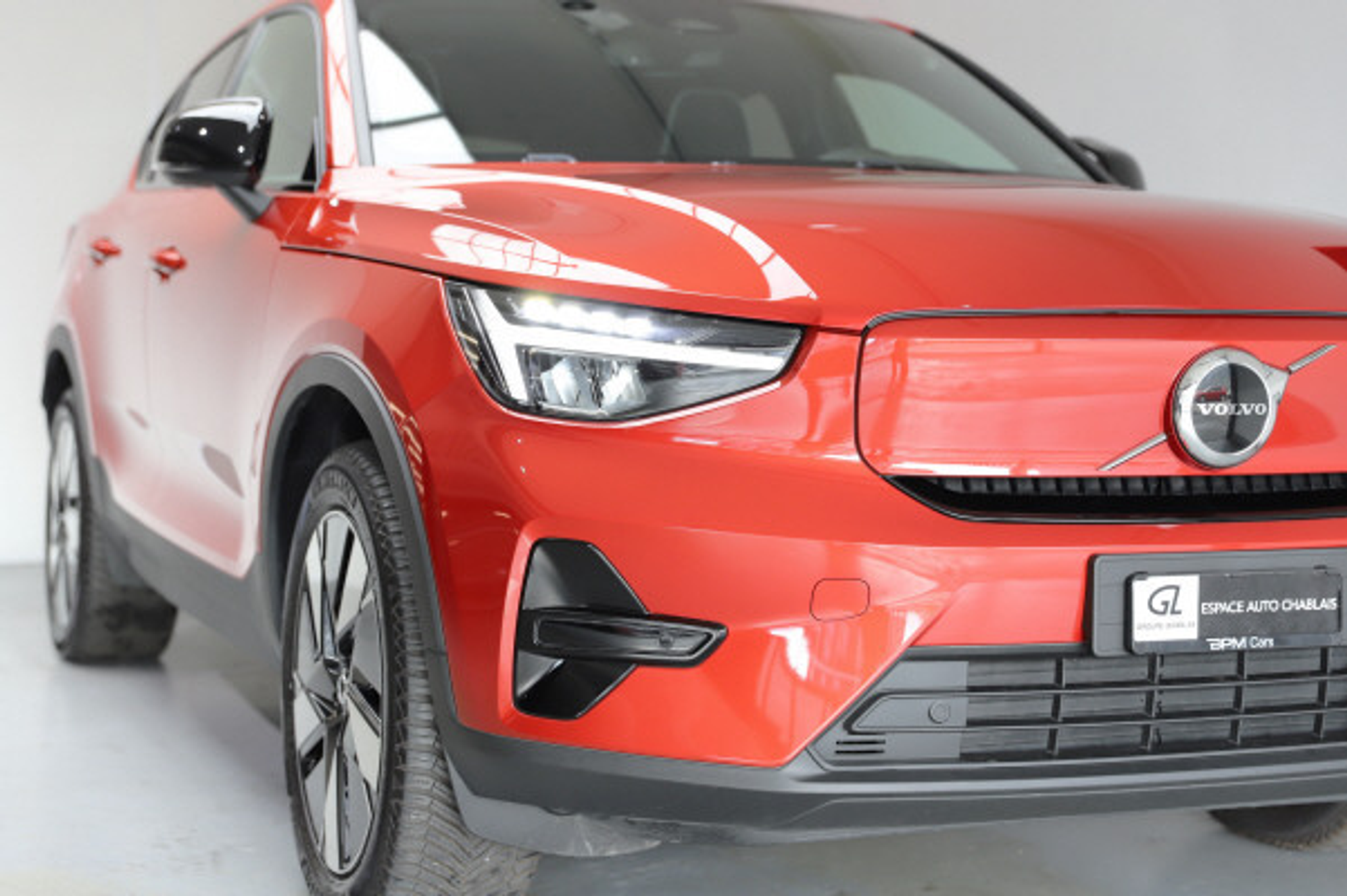 listing desktop thumbnail image 1