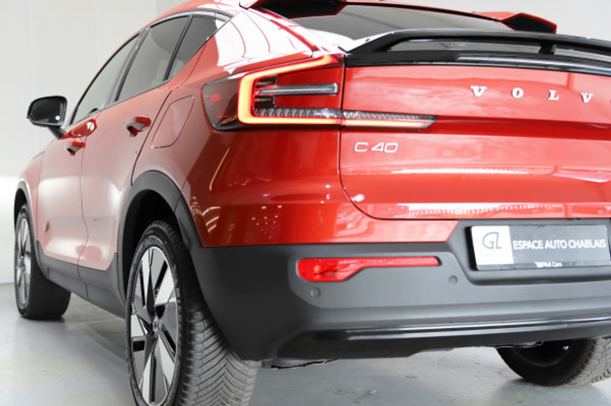 listing desktop thumbnail image 3