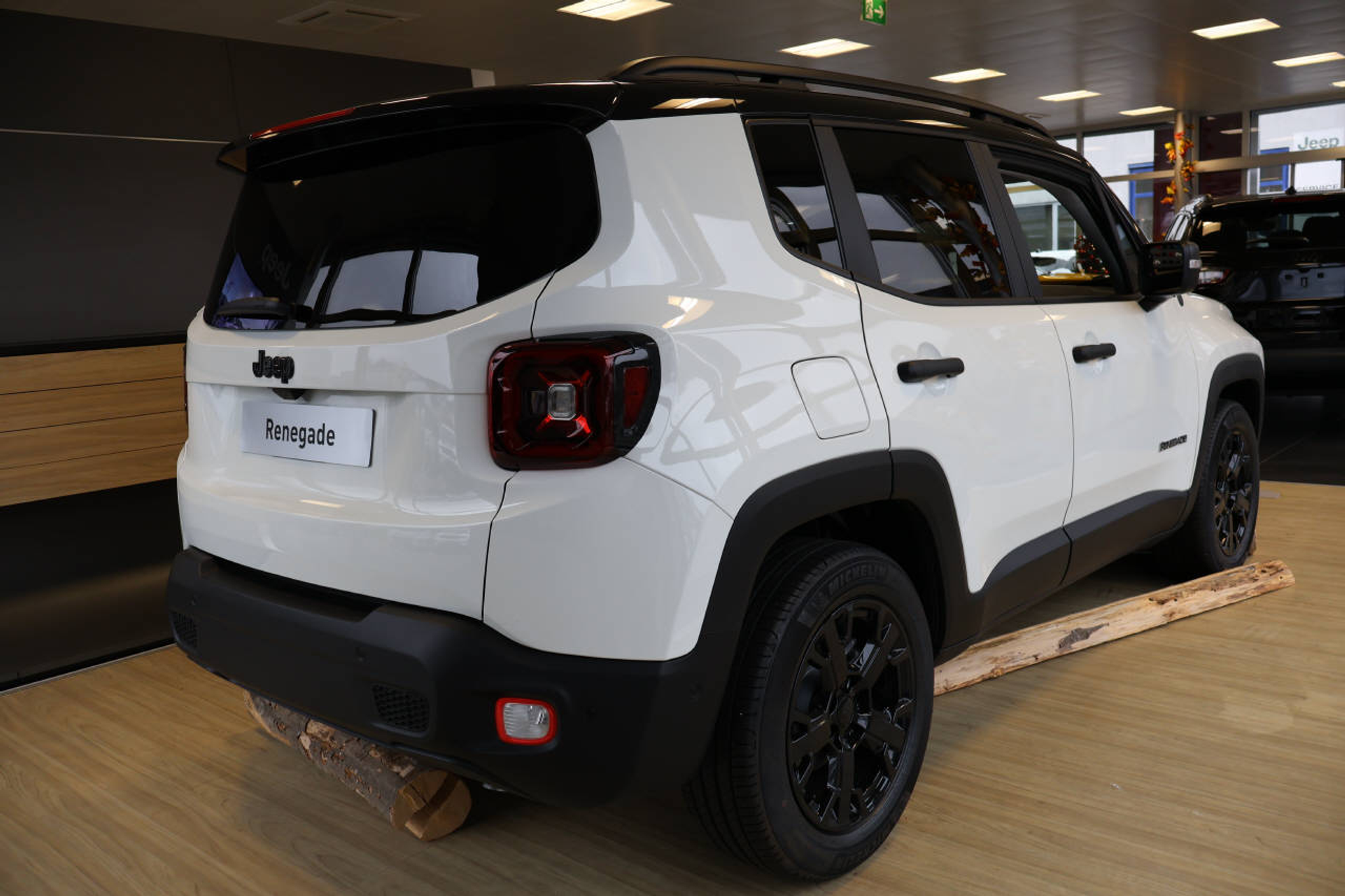 listing desktop thumbnail image 1