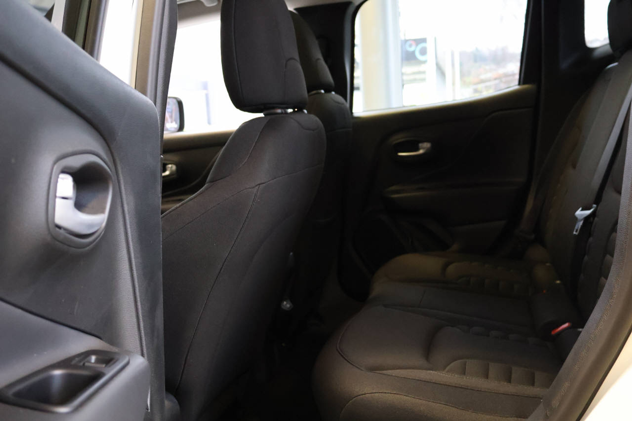 listing desktop thumbnail image 14