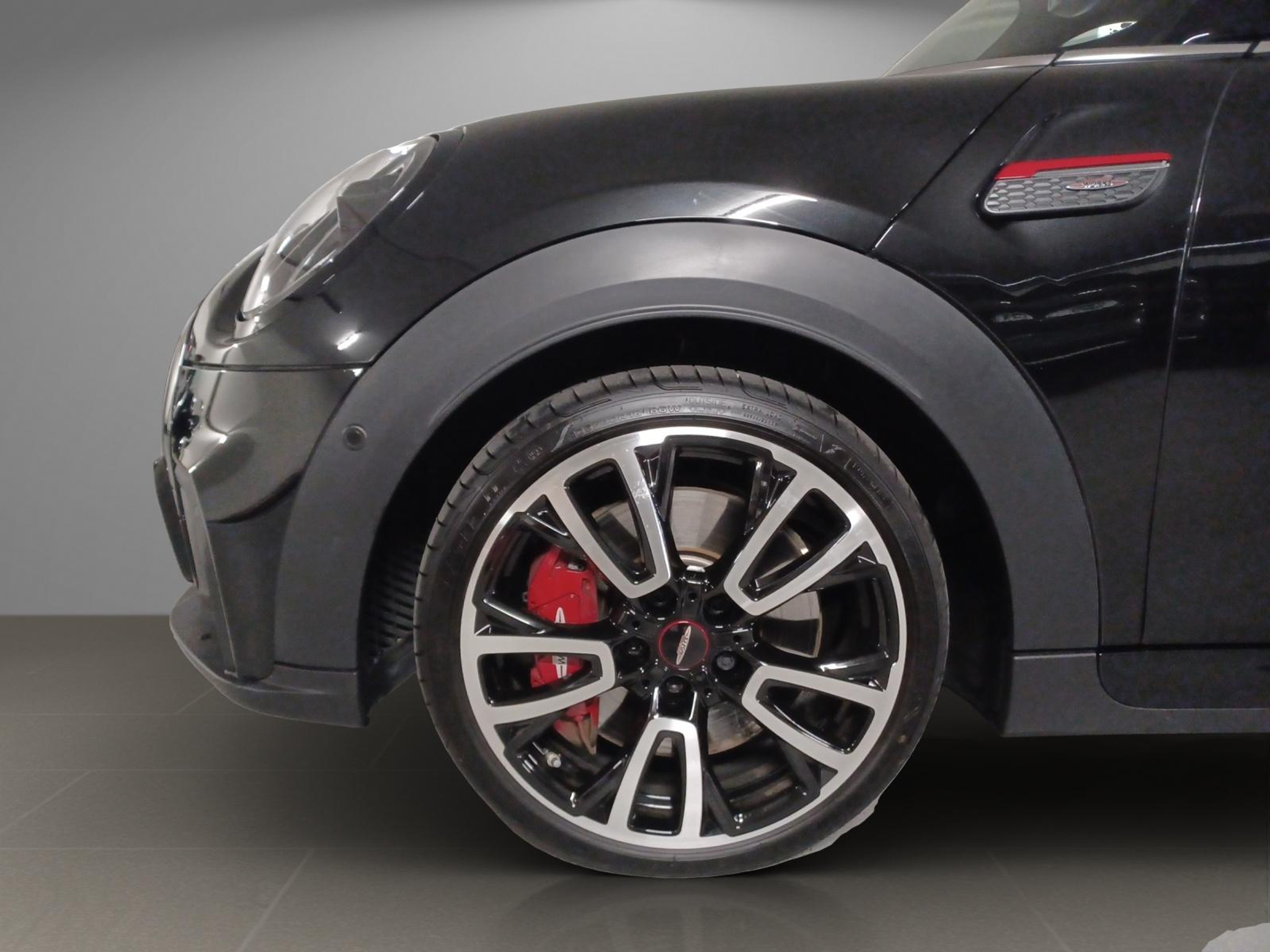 listing desktop thumbnail image 2