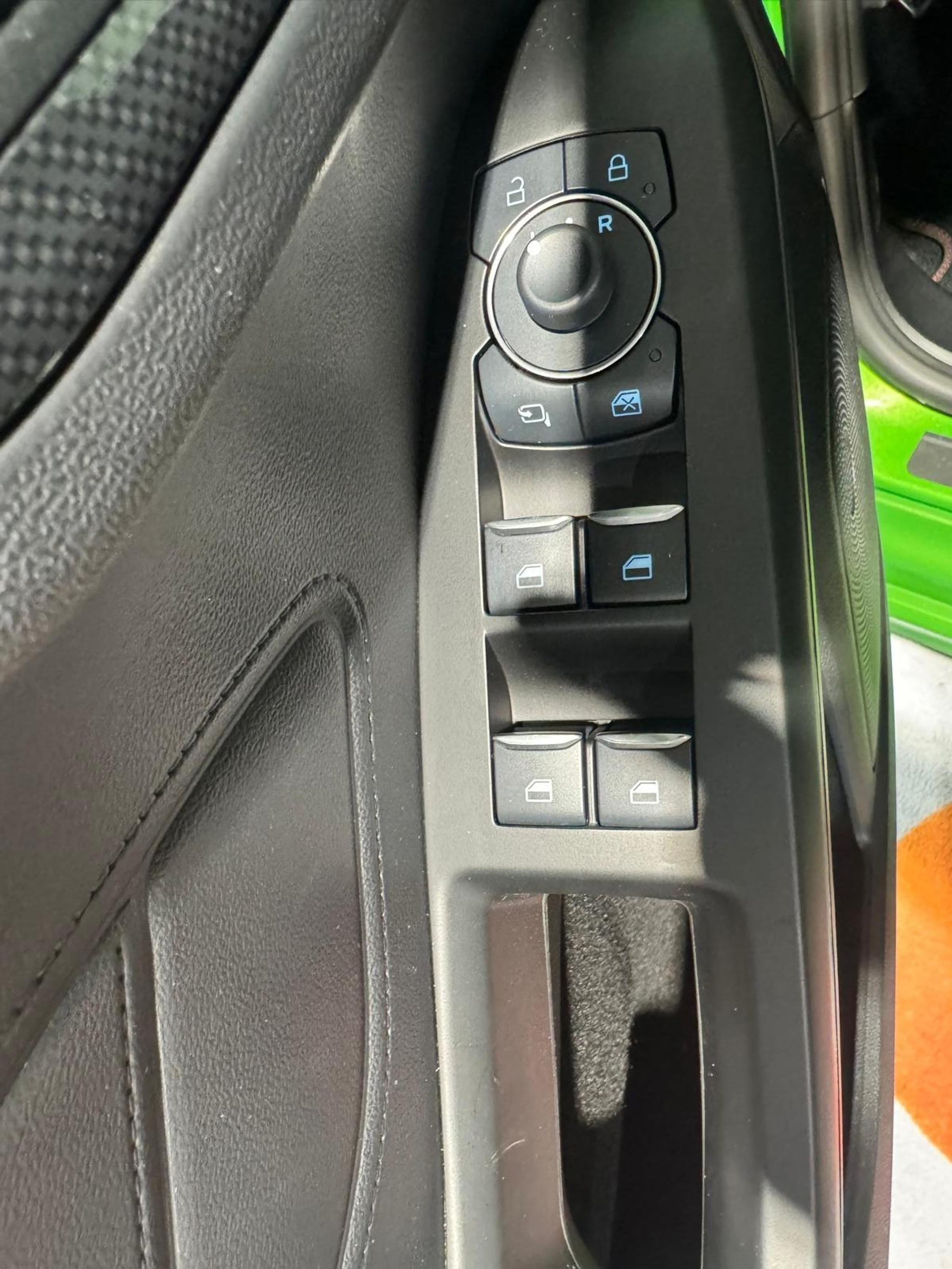 listing desktop thumbnail image 13