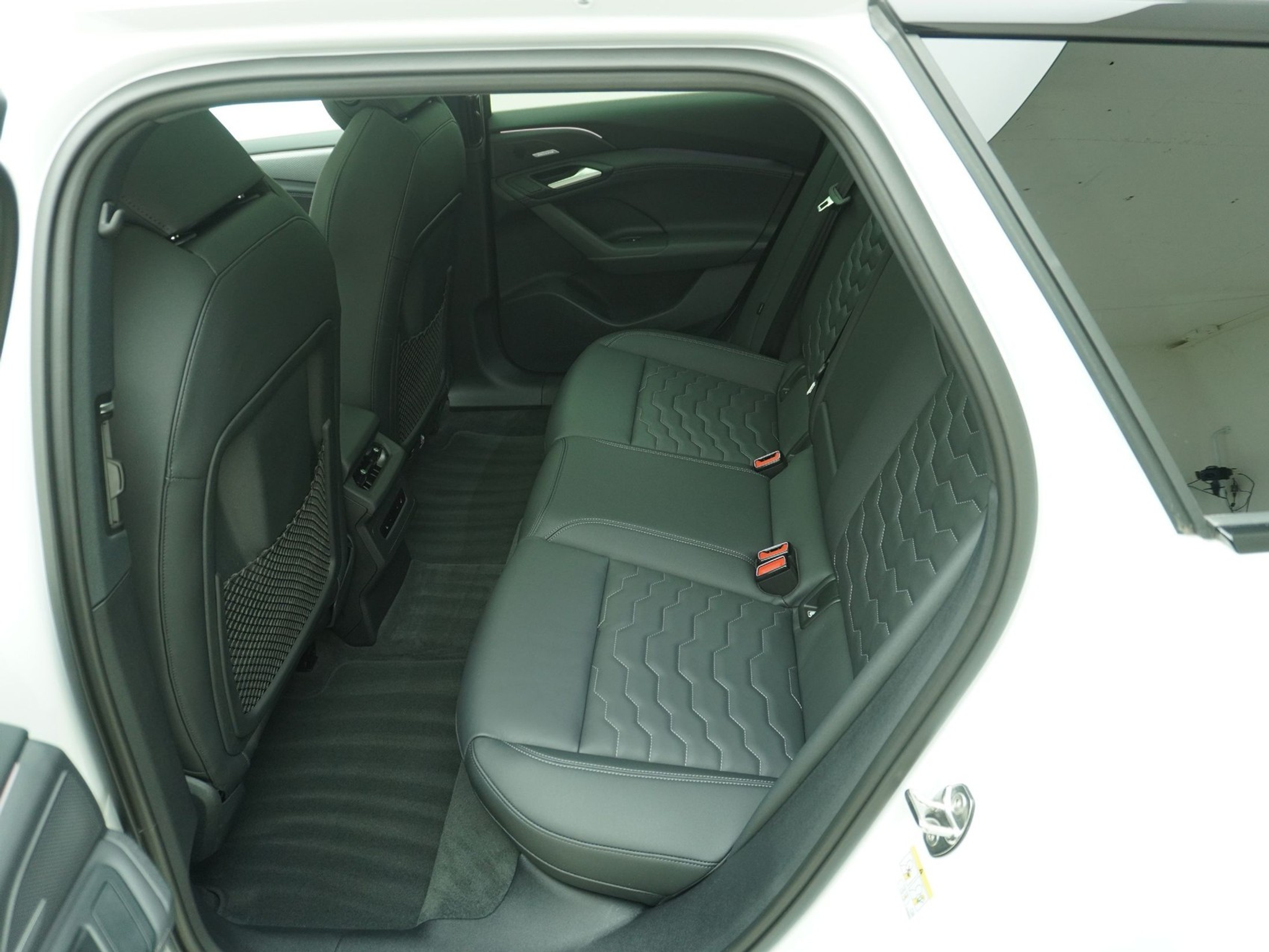 listing desktop thumbnail image 10