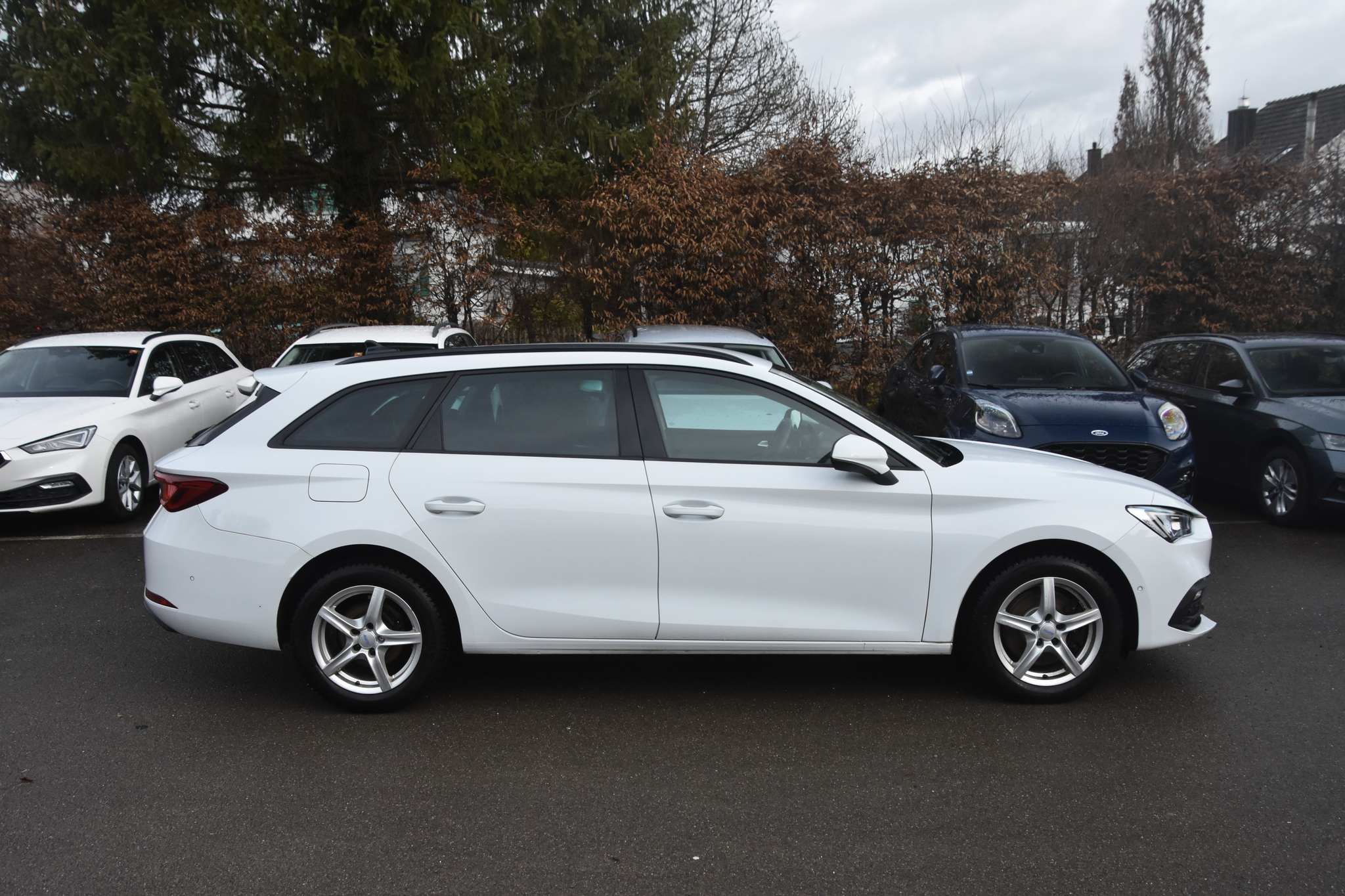 listing desktop thumbnail image 3