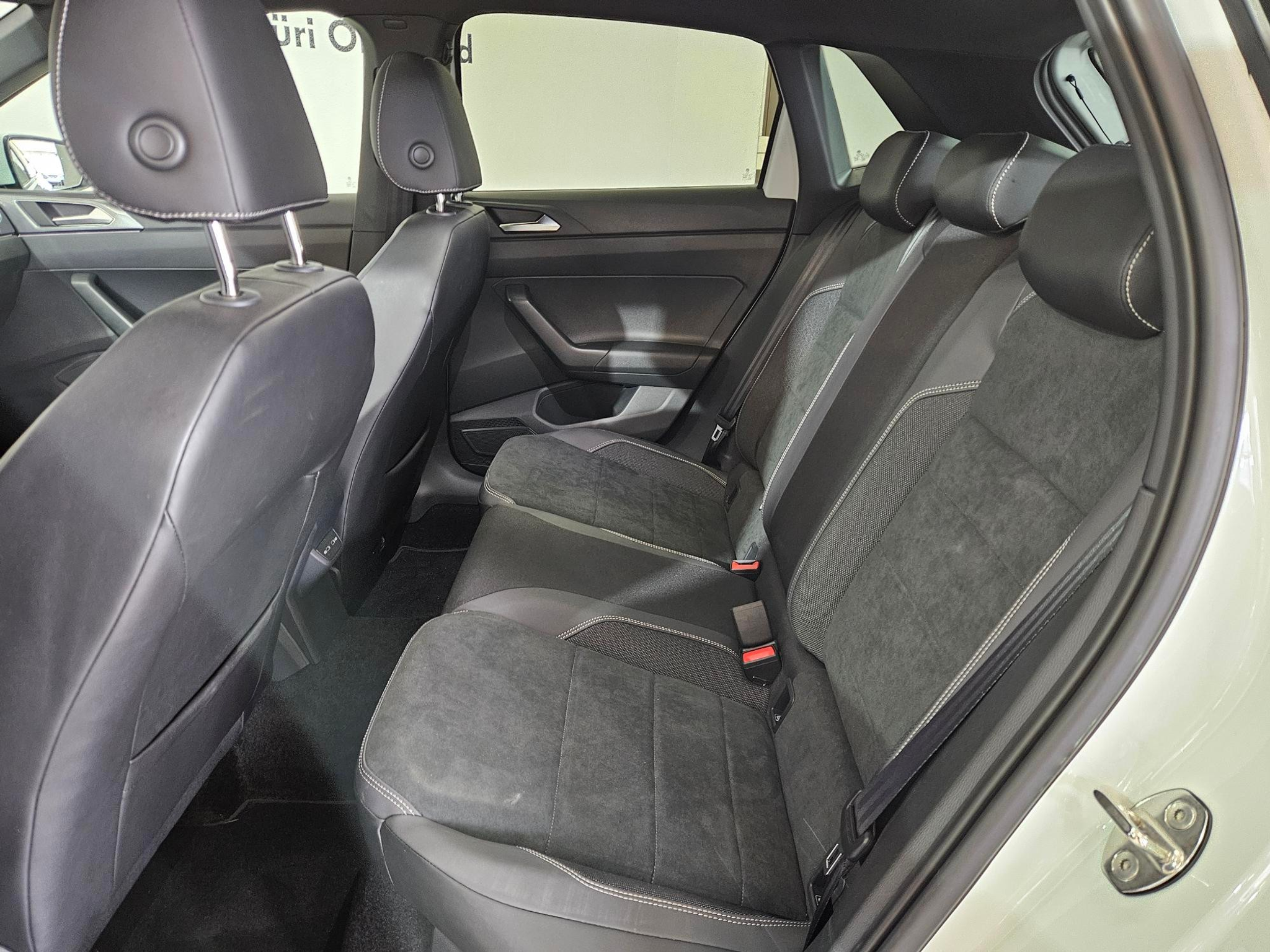 listing desktop thumbnail image 9