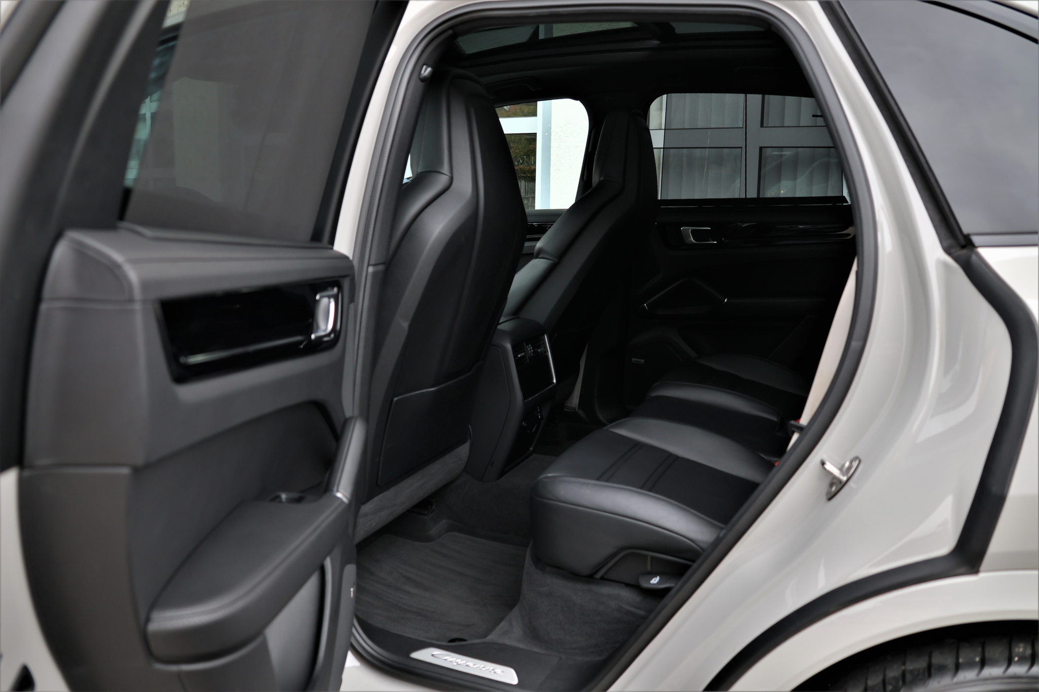 listing desktop thumbnail image 10