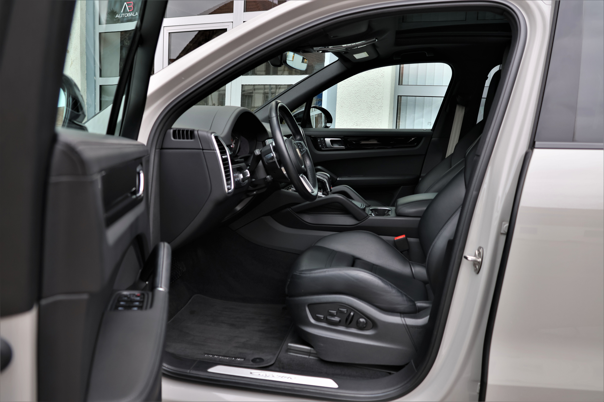 listing desktop thumbnail image 7