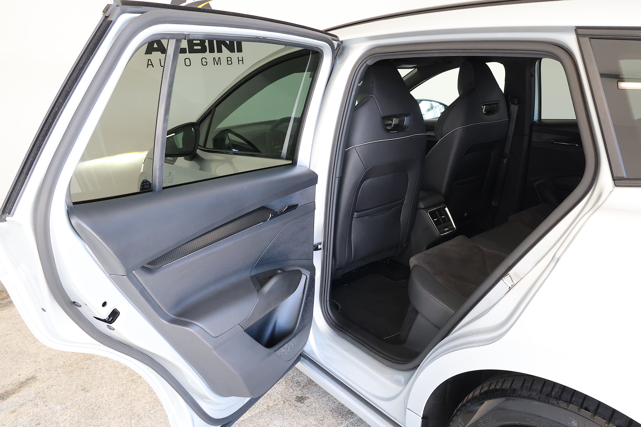 listing desktop thumbnail image 14