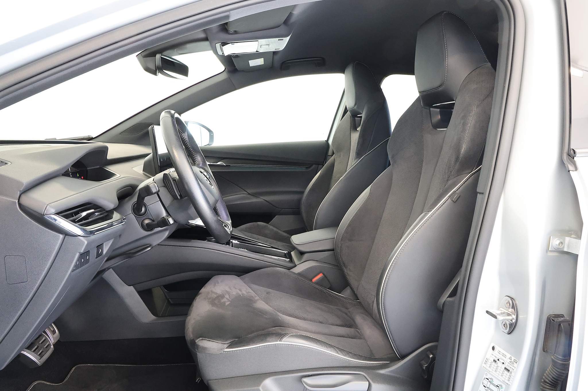 listing desktop thumbnail image 6