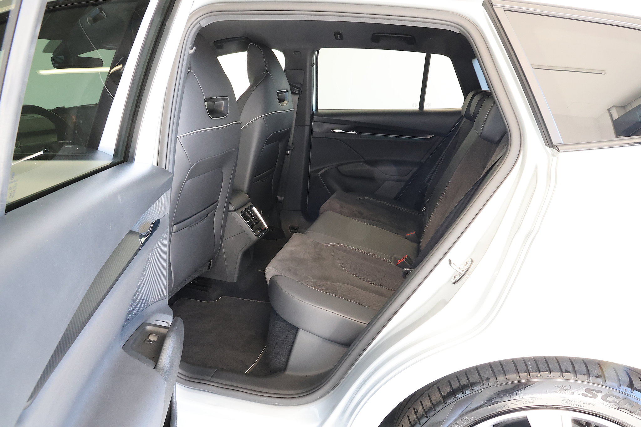 listing desktop thumbnail image 15