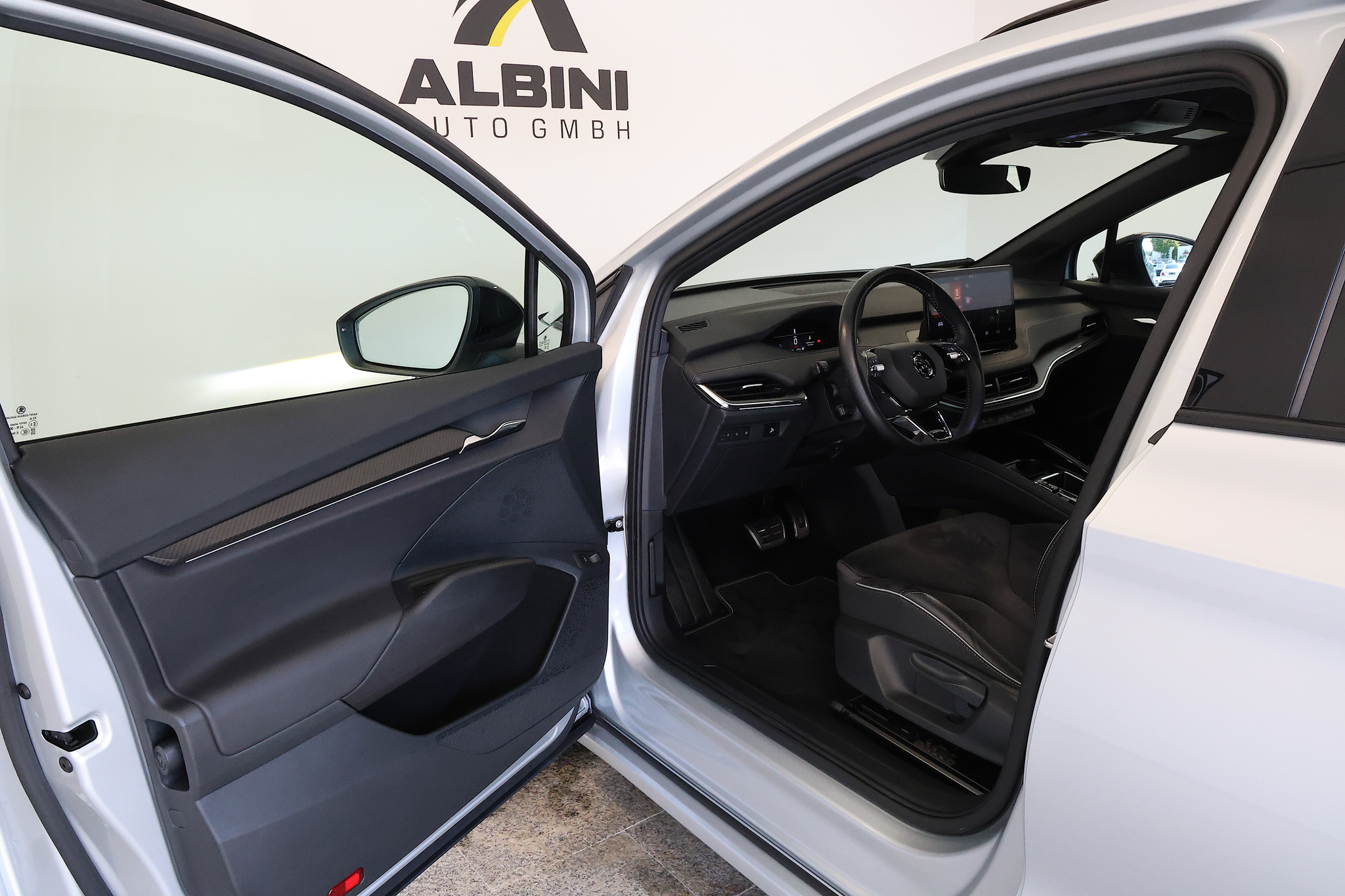 listing desktop thumbnail image 4