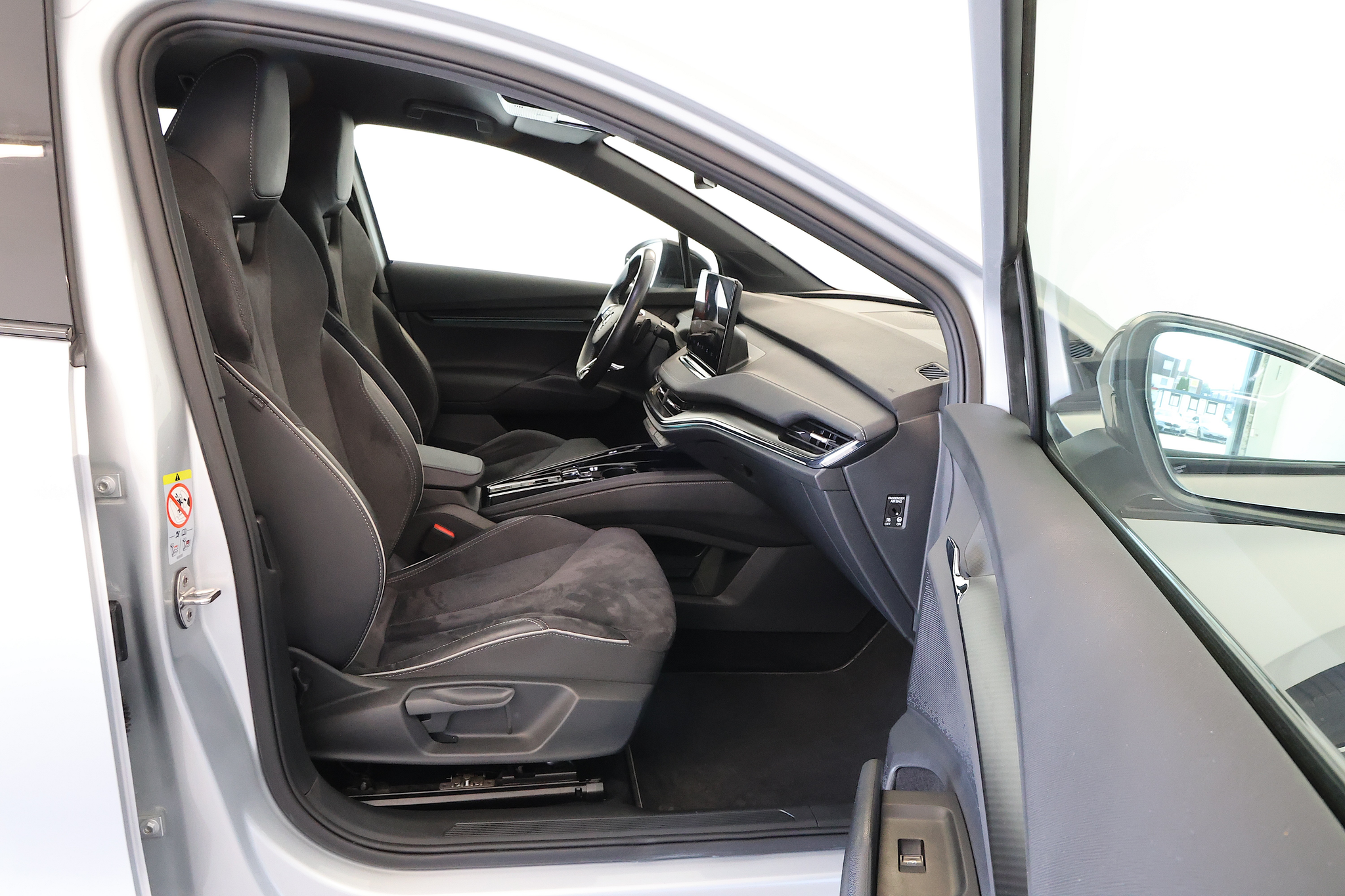 listing desktop thumbnail image 12