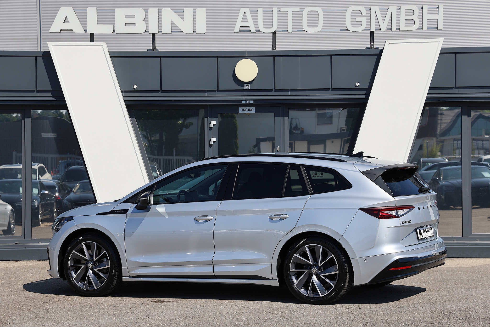 listing desktop thumbnail image 3