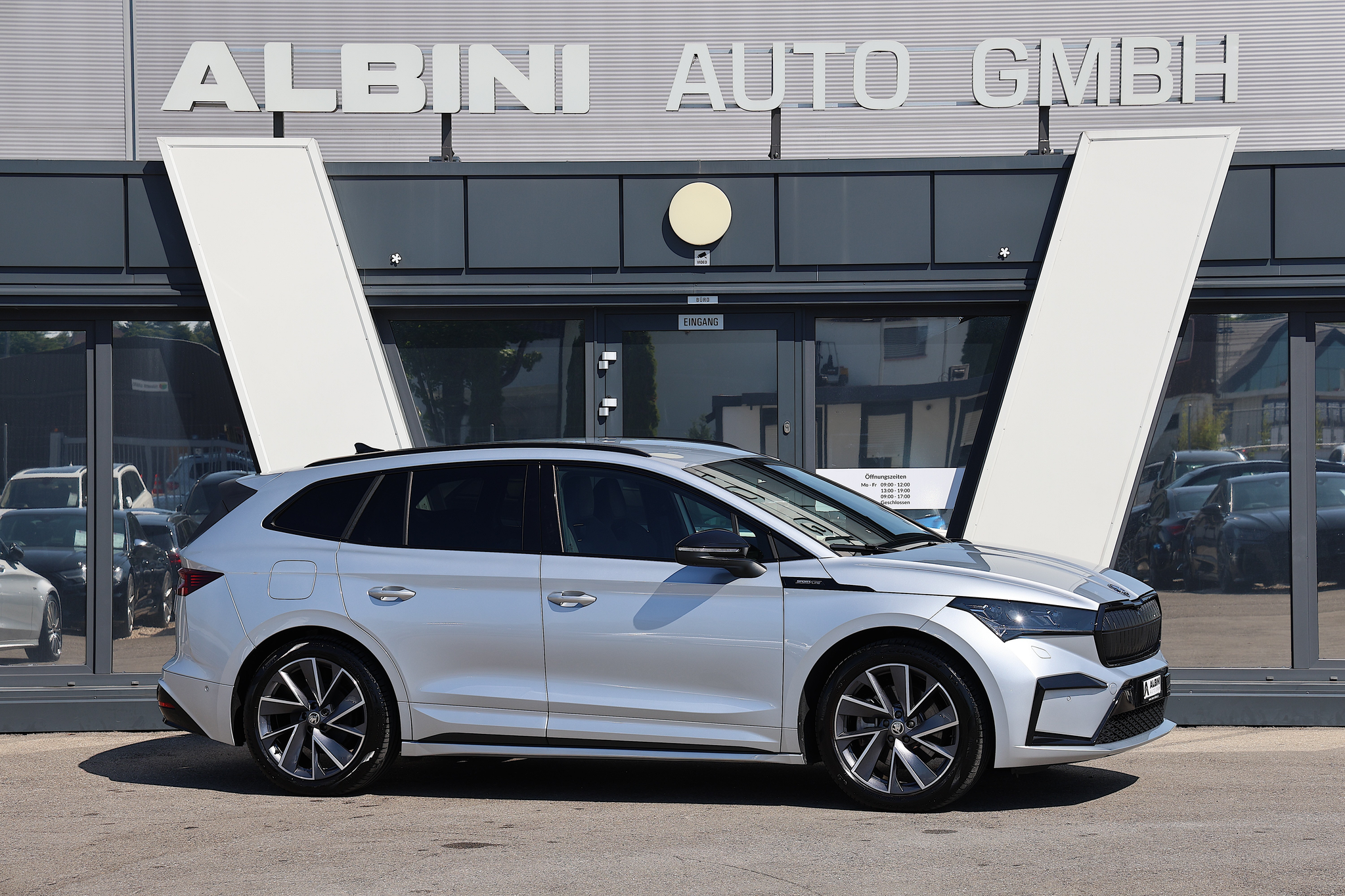 listing desktop thumbnail image 1