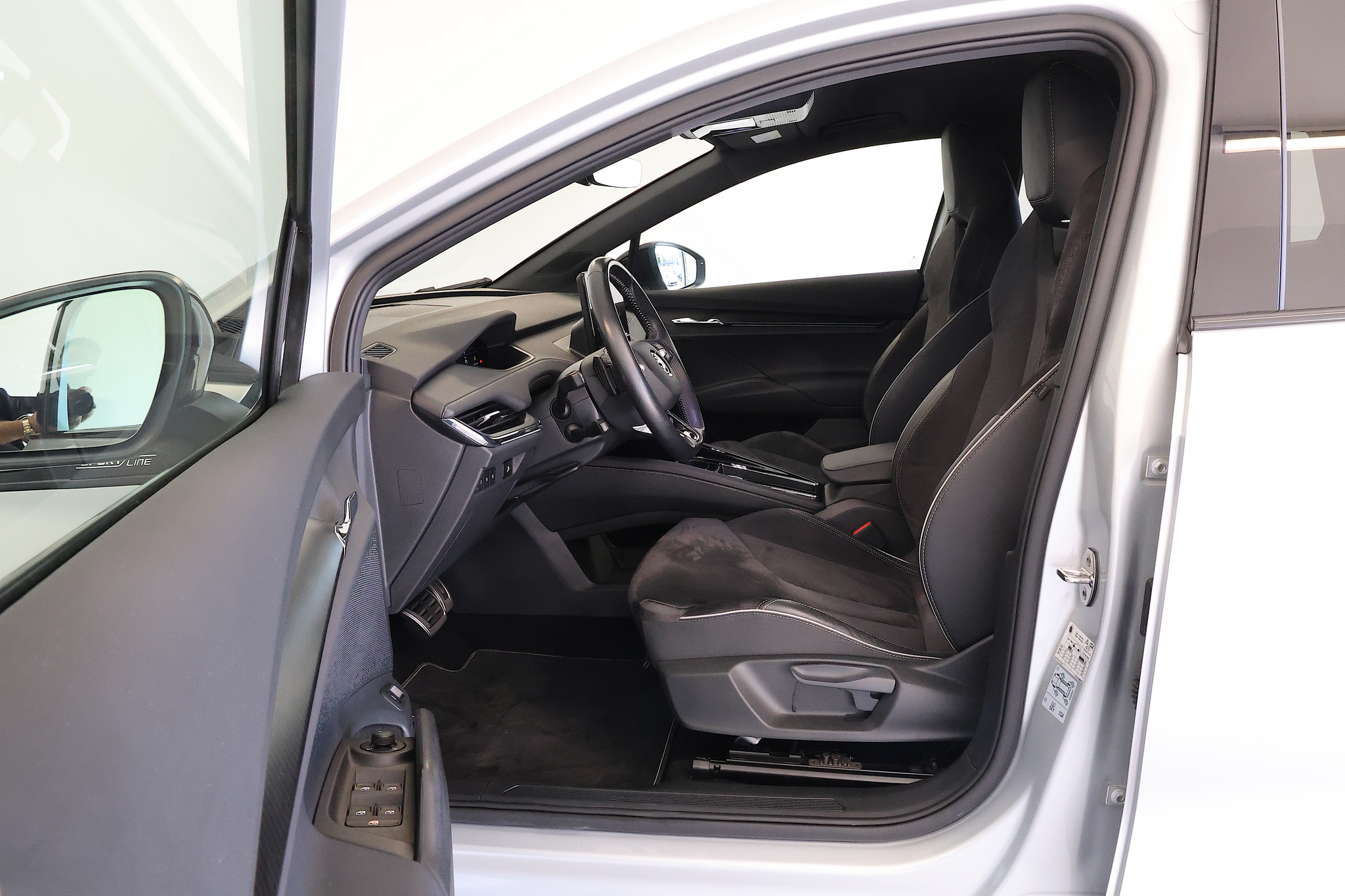 listing desktop thumbnail image 5