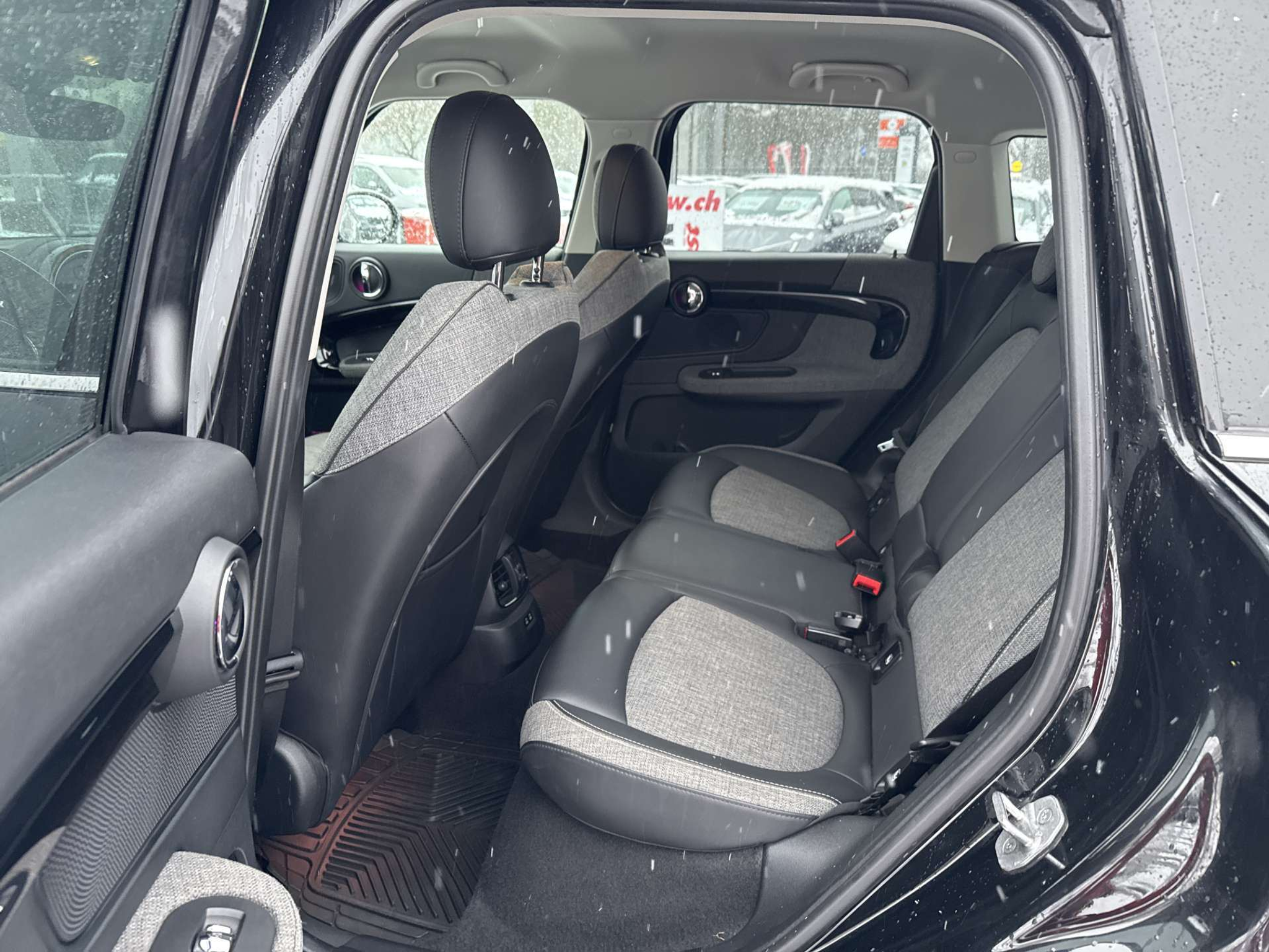 listing desktop thumbnail image 6