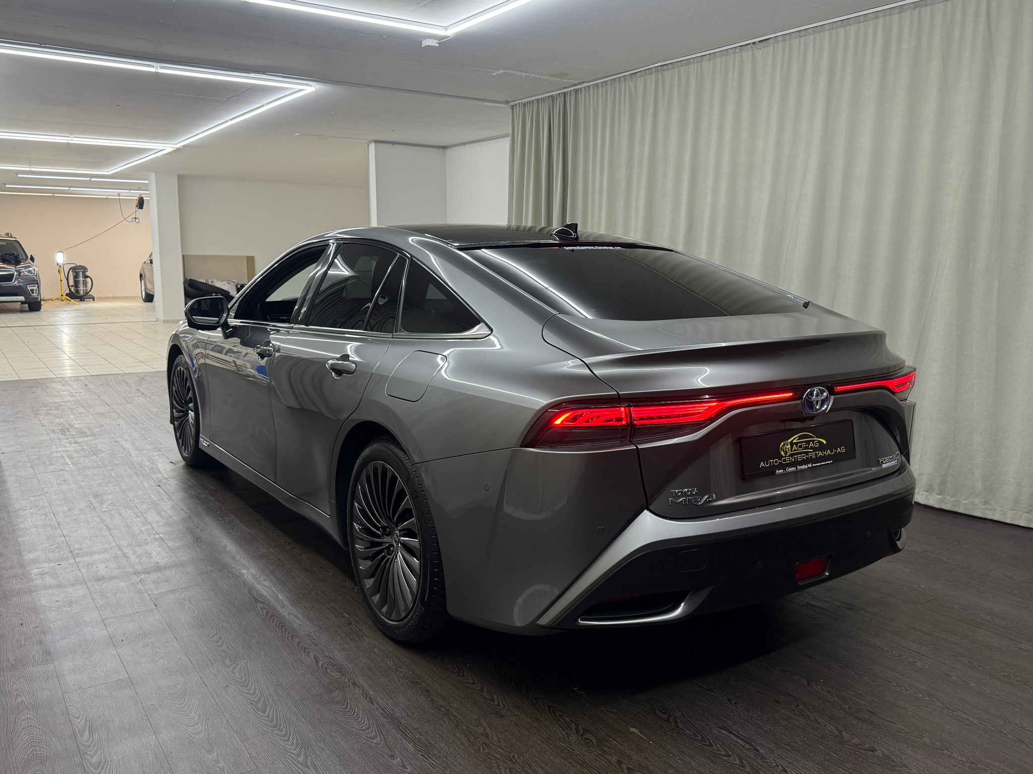 listing desktop thumbnail image 5