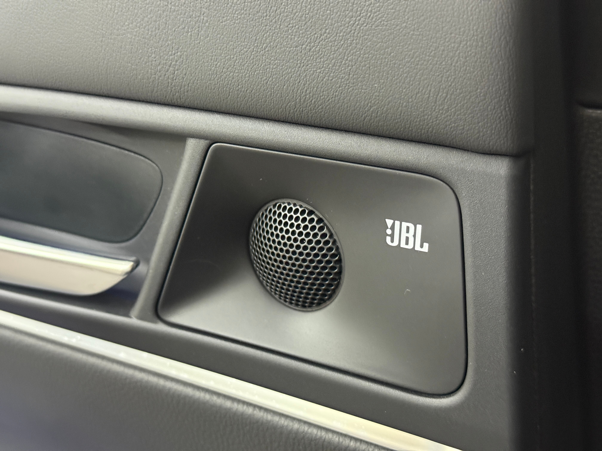 listing desktop thumbnail image 17